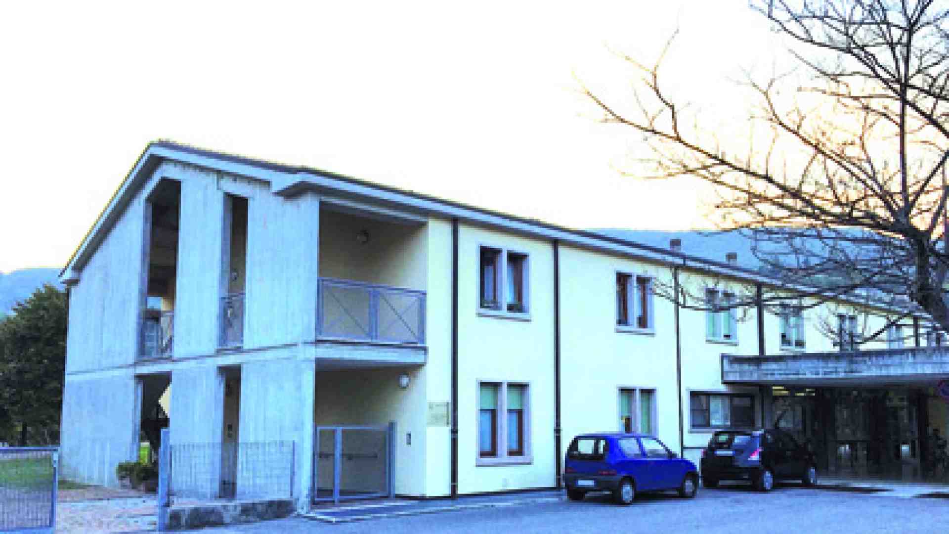 Grezzana. Ospizio pericoloso ospiti trasferiti