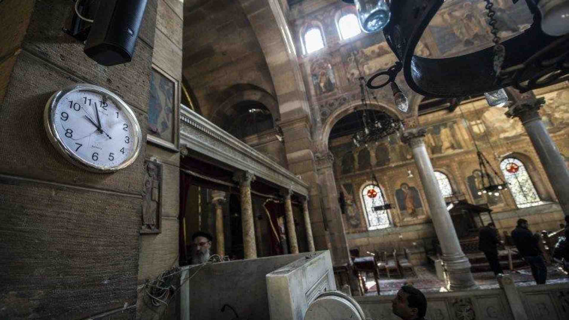 Bombe in chiesa tra i fedeli