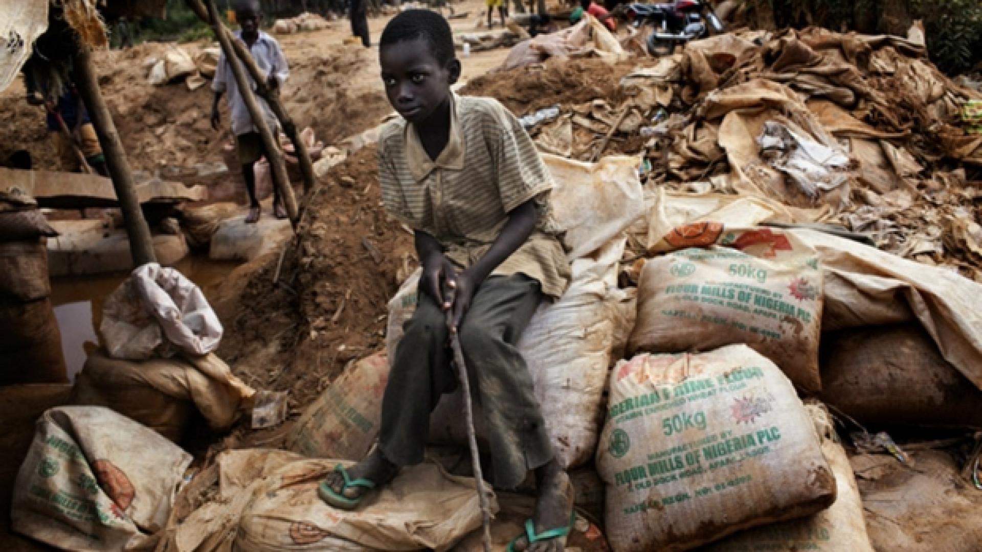 Il Papa: minori schiavi, debellare questo crimine vergognoso