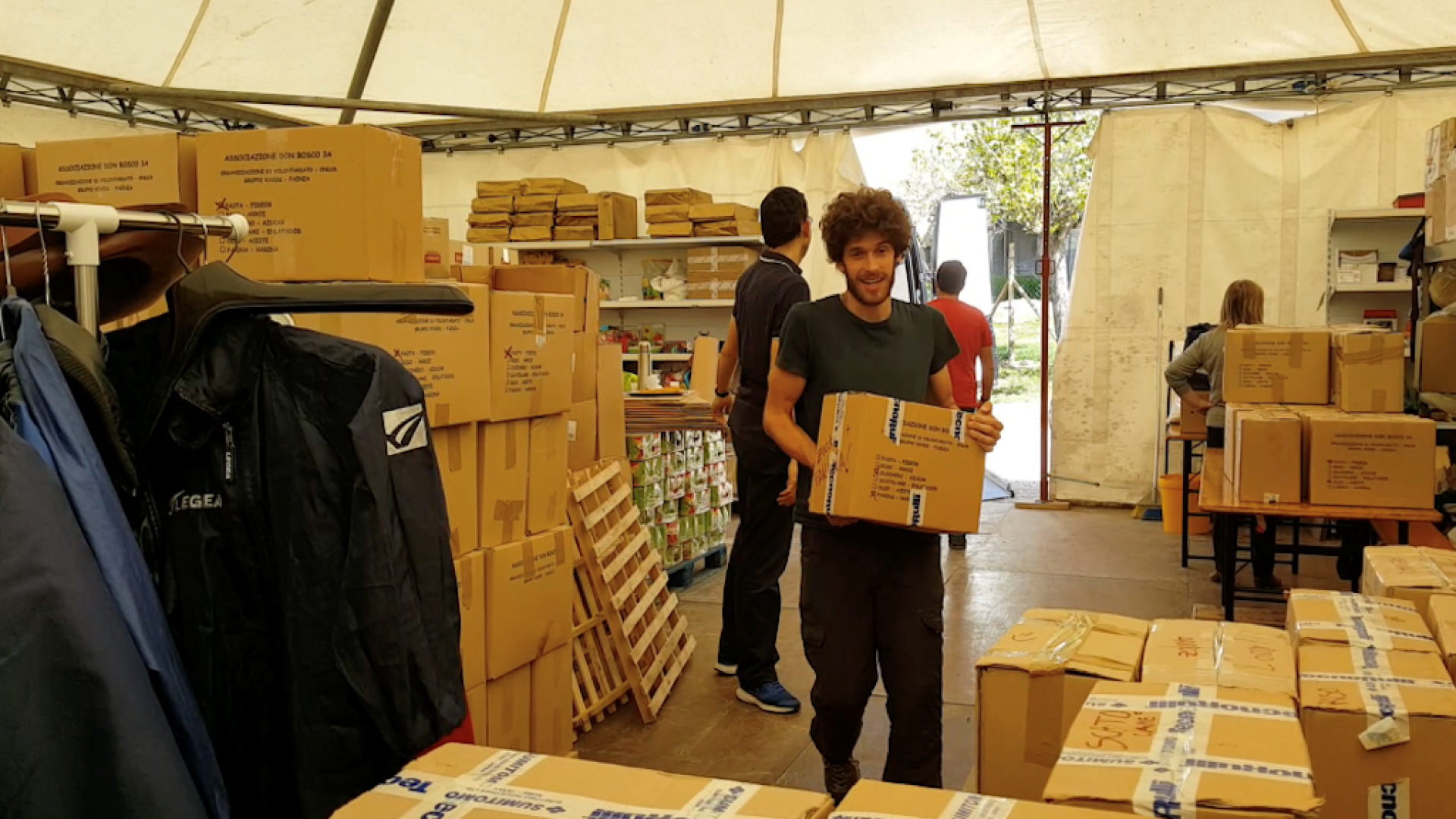 37 quintali di alimenti ai terremotati di Norcia