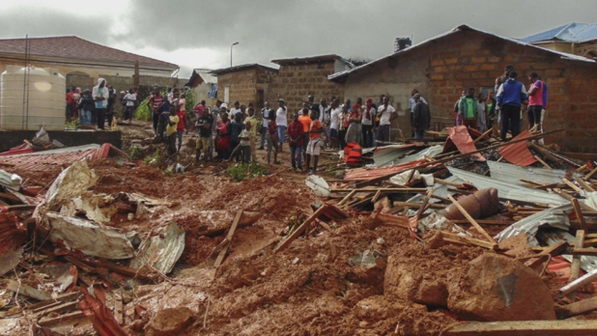 Alluvione in Sierra Leone, mille tra morti e dispersi. La preghiera del Papa
