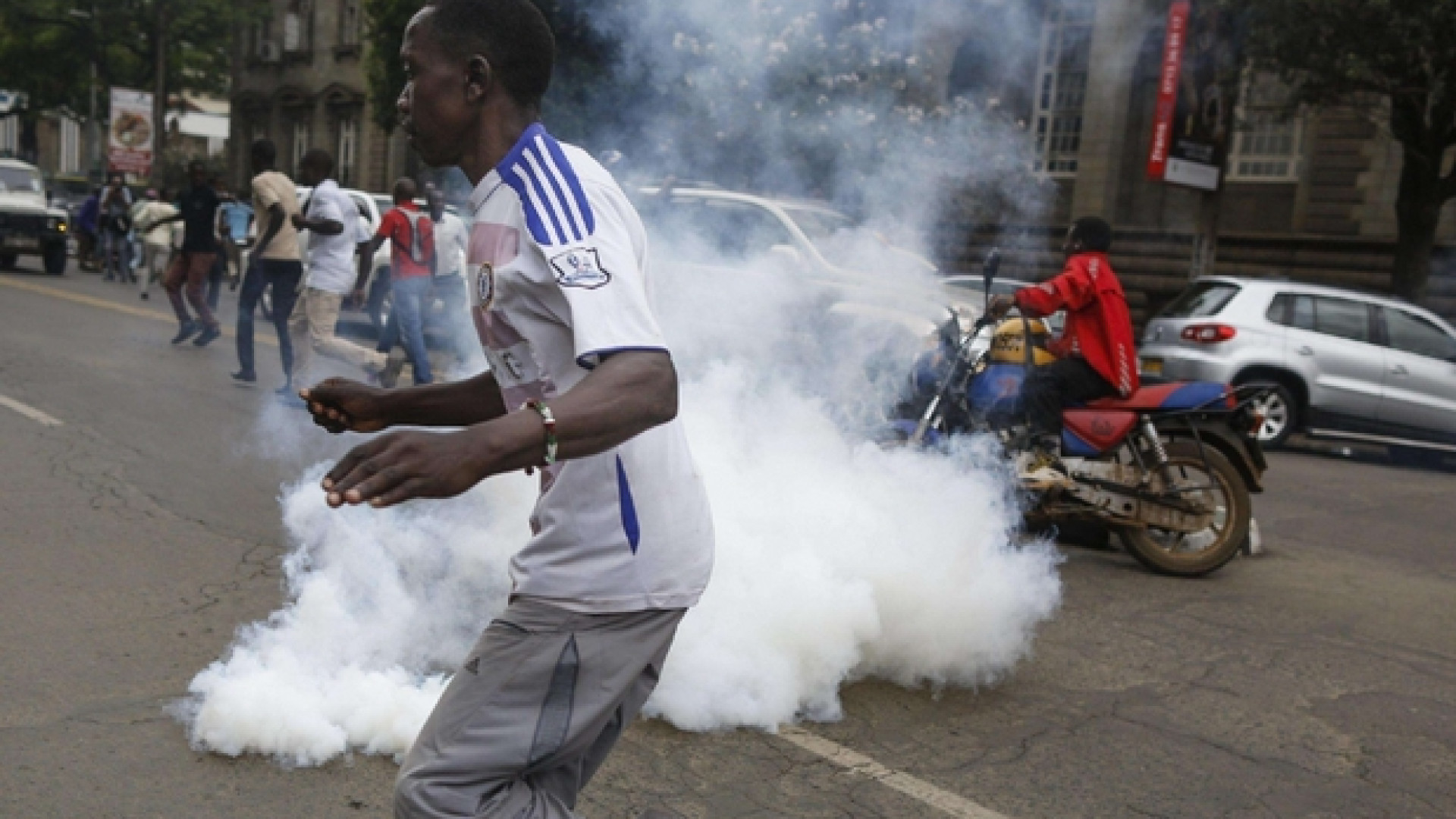 Tensione alle stelle in Kenya: nessun rinvio del voto. Ucciso sacerdote