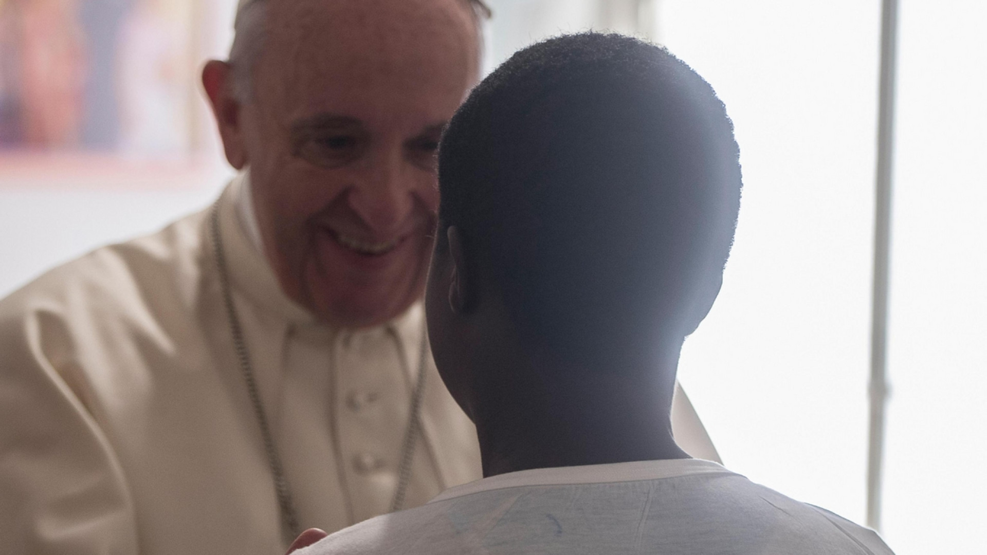Il Papa: «È complice la società che tollera la tratta a fini sessuali»