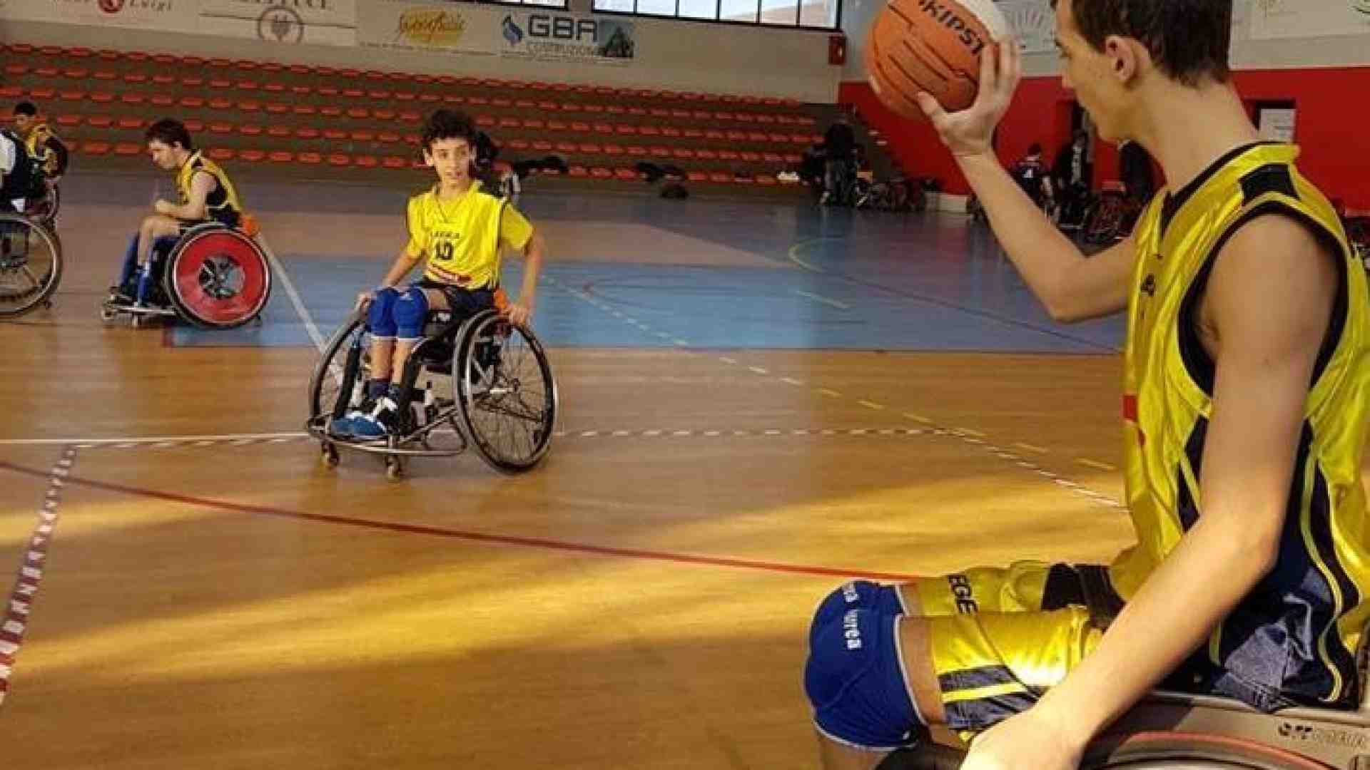 Cerca spazio la specialità che porta i disabili a fare canestro