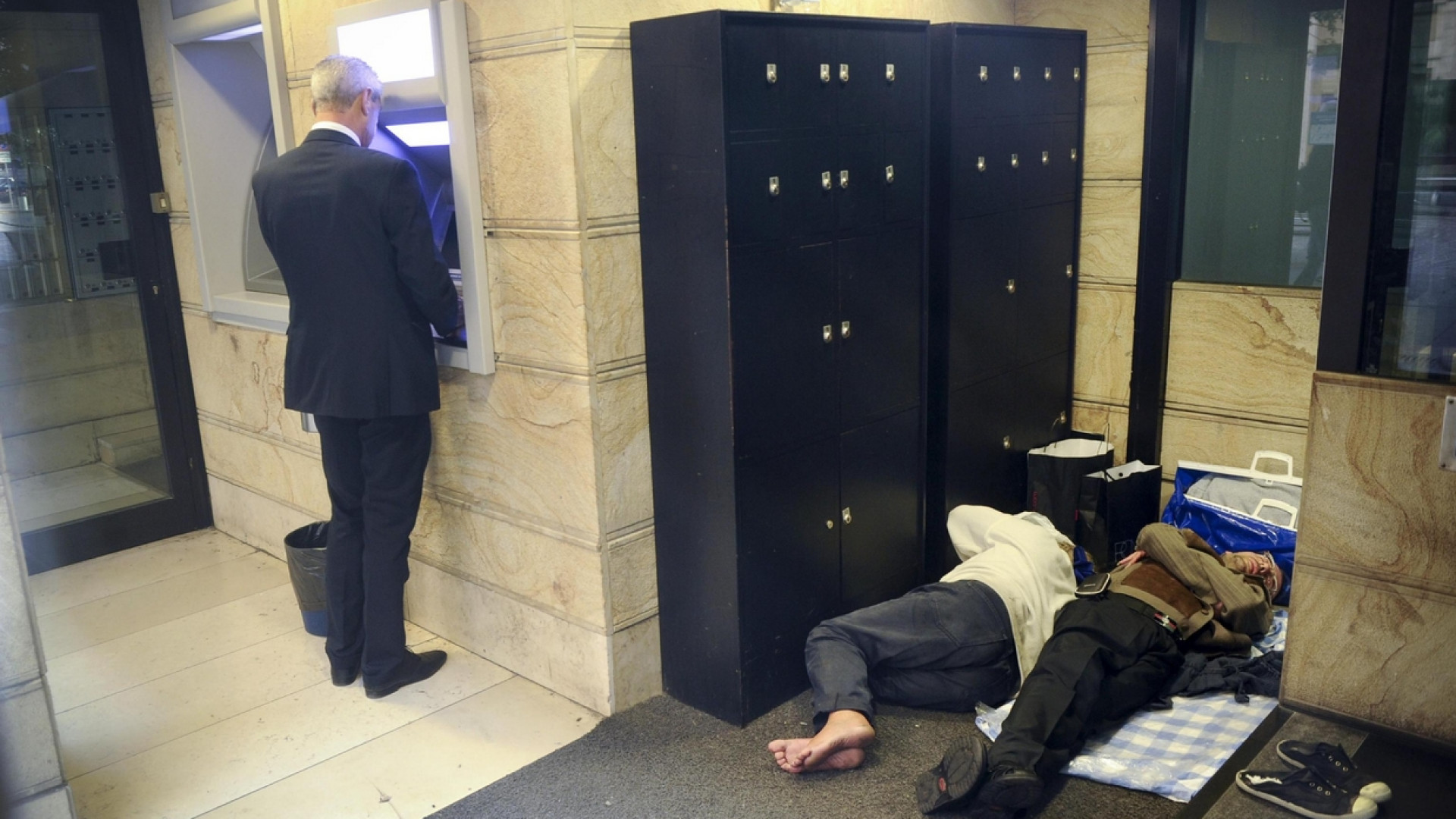 Bankitalia: crescono le diseguaglianze. Uno su 4 a rischio povertà