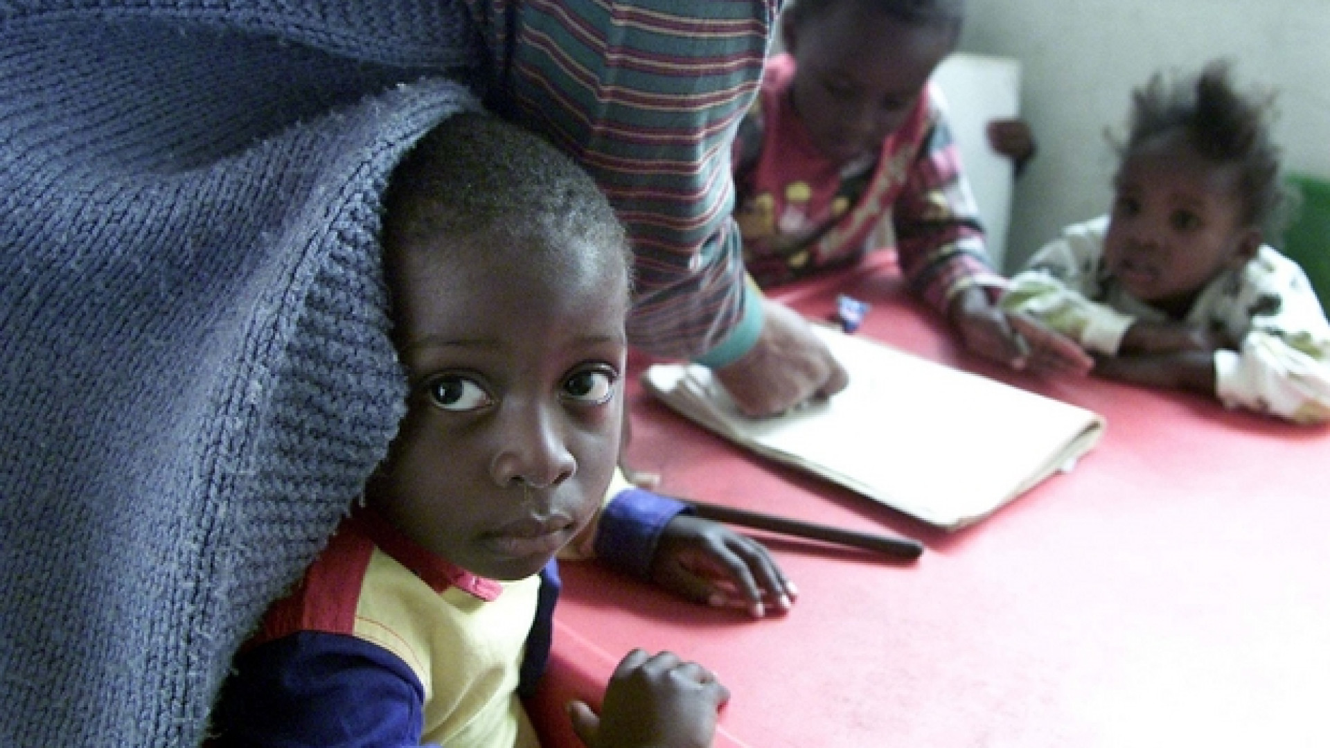 Il mondo chiude. L’Italia ha ancora un cuore