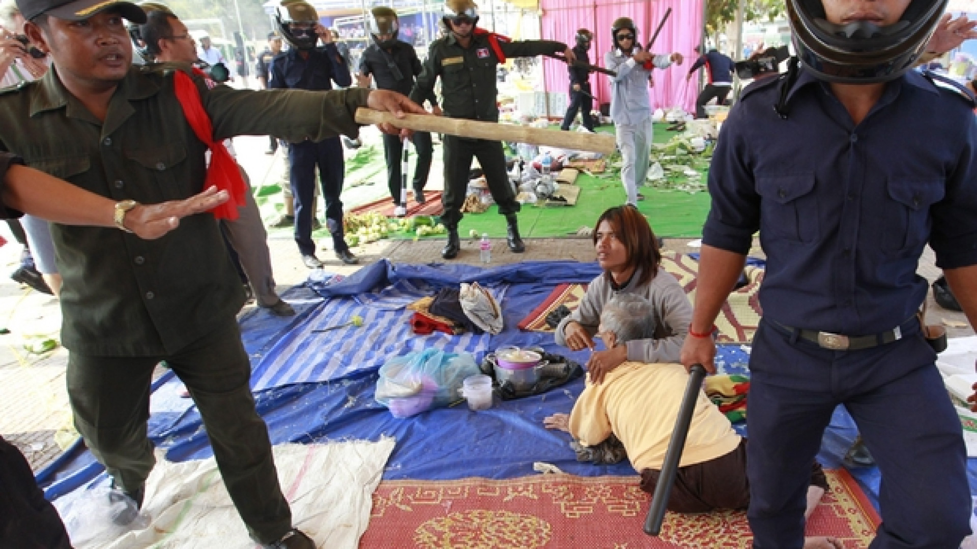 I Khmer rossi cambogiani hanno solo cambiato pelle