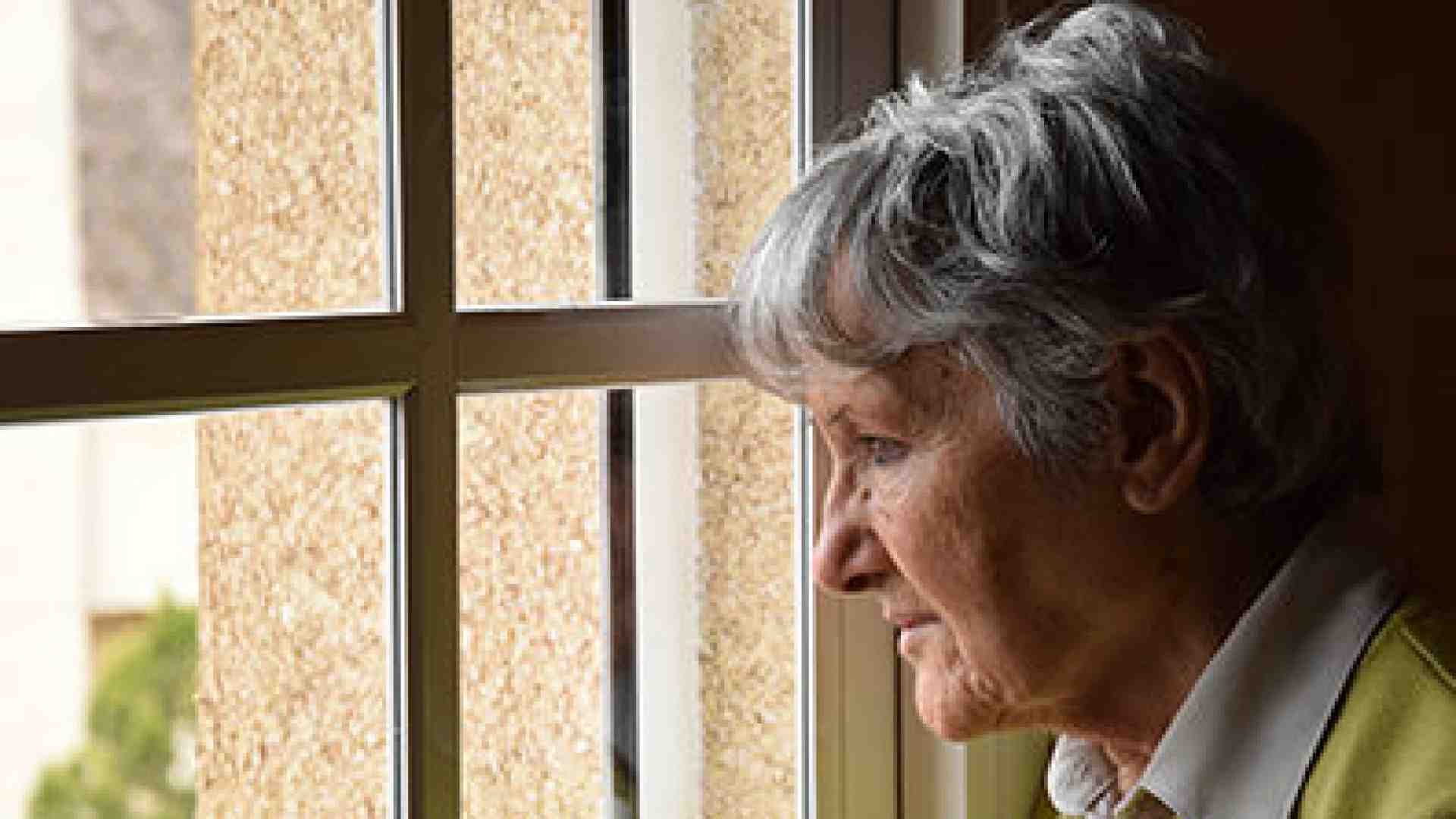 Capelli d'argento, solitudine grigia