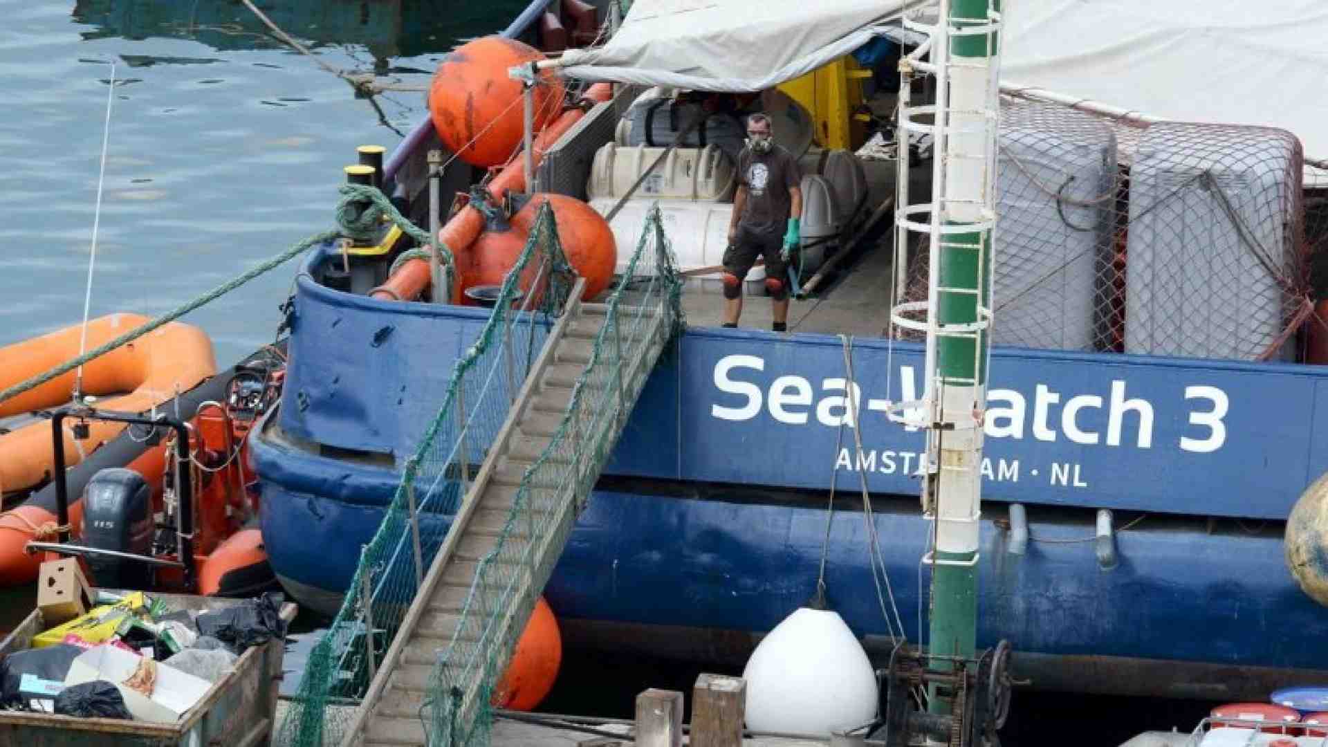 Un'immagine della Sea Watch 3 dello scorso giugno (foto LaPresse)