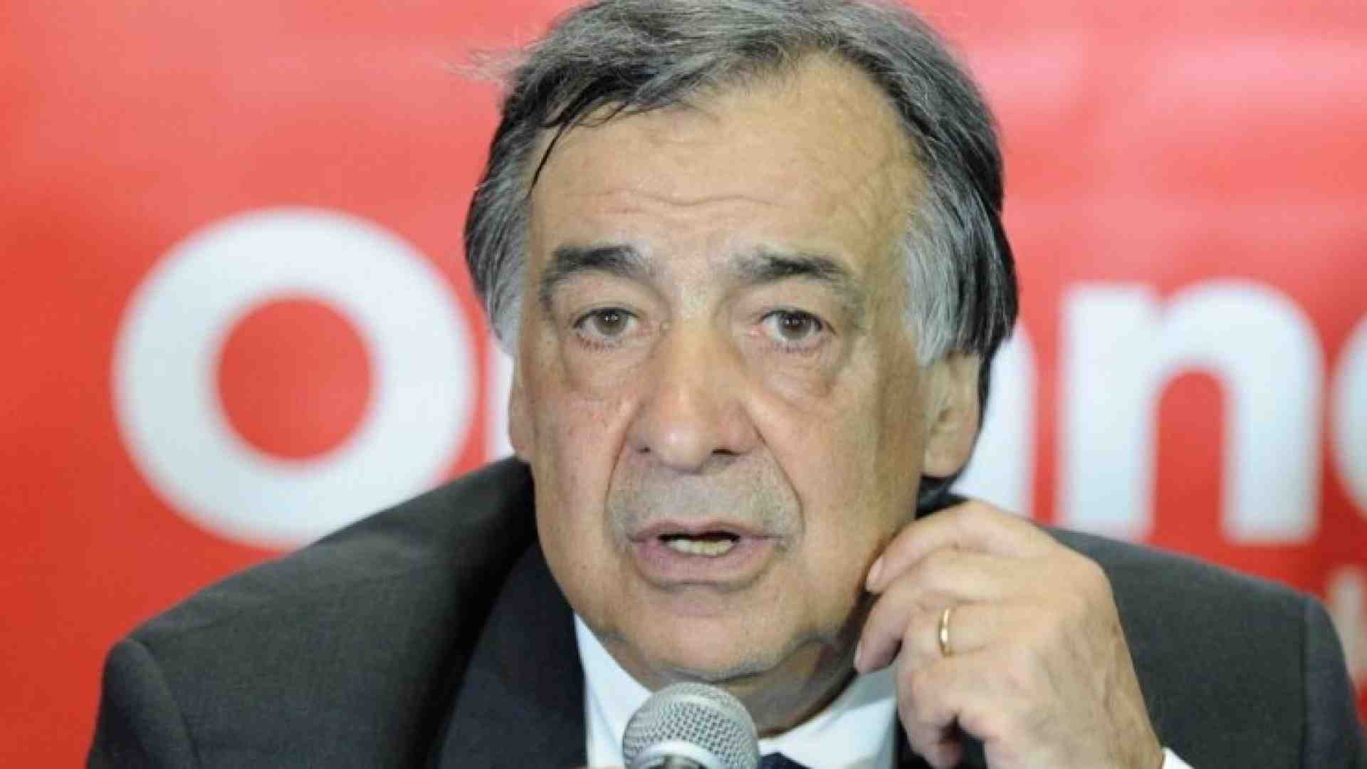 Stare un giorno con Leoluca Orlando: fatto. Altri guai del reddito di cittadinanza