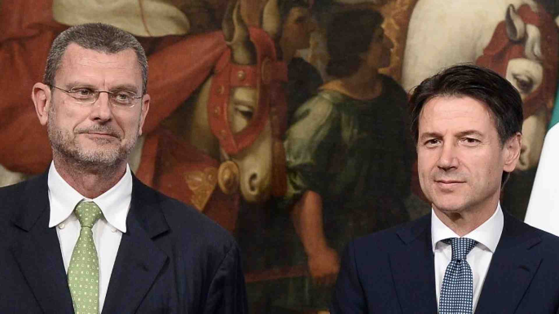 Il sottosegretario Luciano Barra Caracciolo con Giuseppe Conte (foto LaPresse)