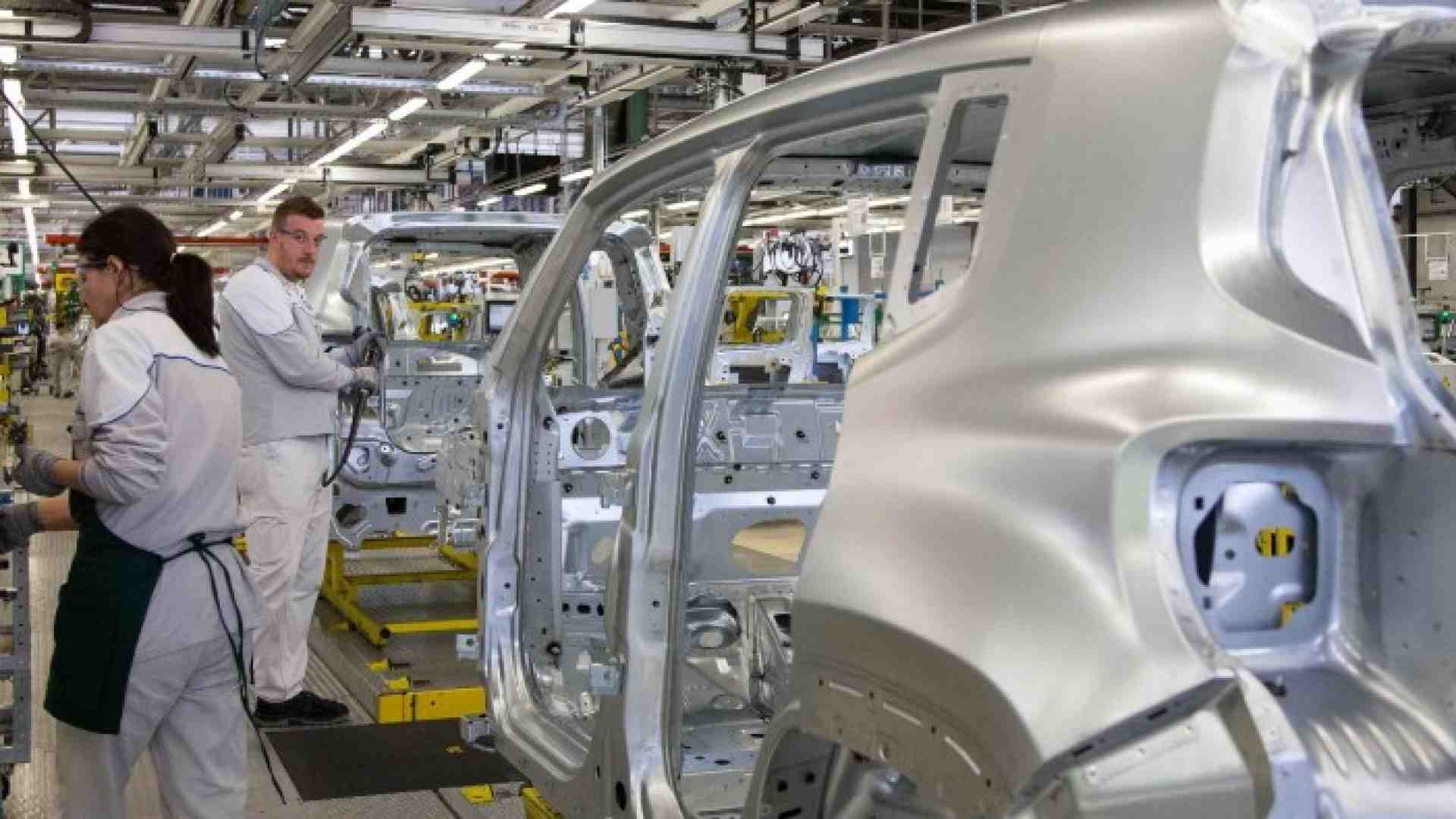 La frenata dell’auto rischia di lasciare un deserto in Italia