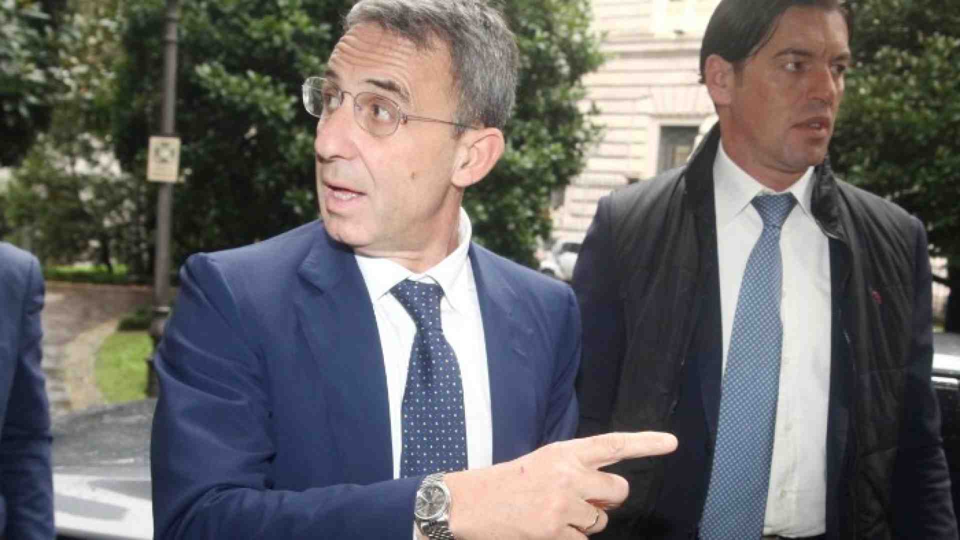 Il generale Costa torni in caserma