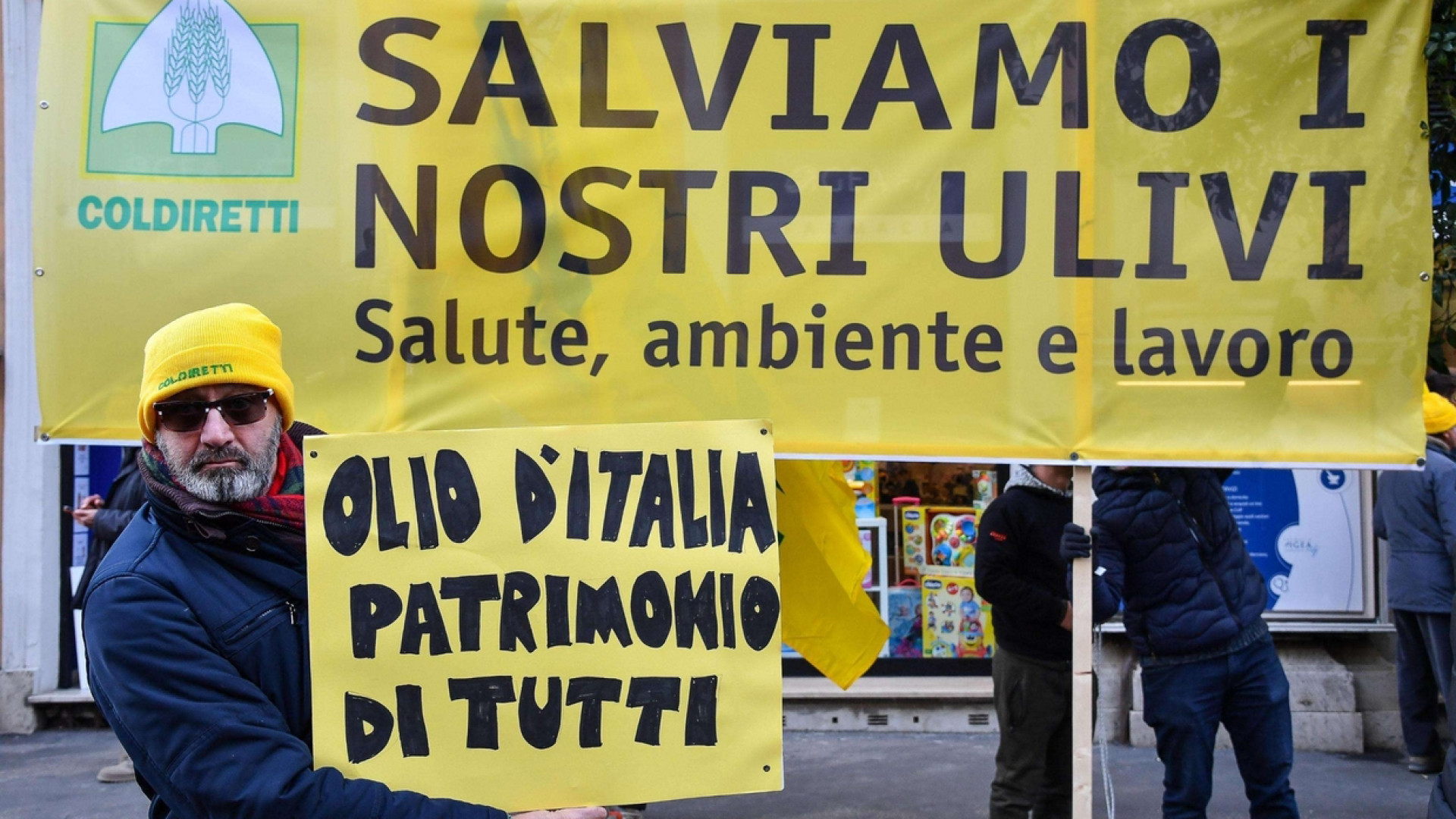 Agricoltori in piazza per difendere l'olio italiano