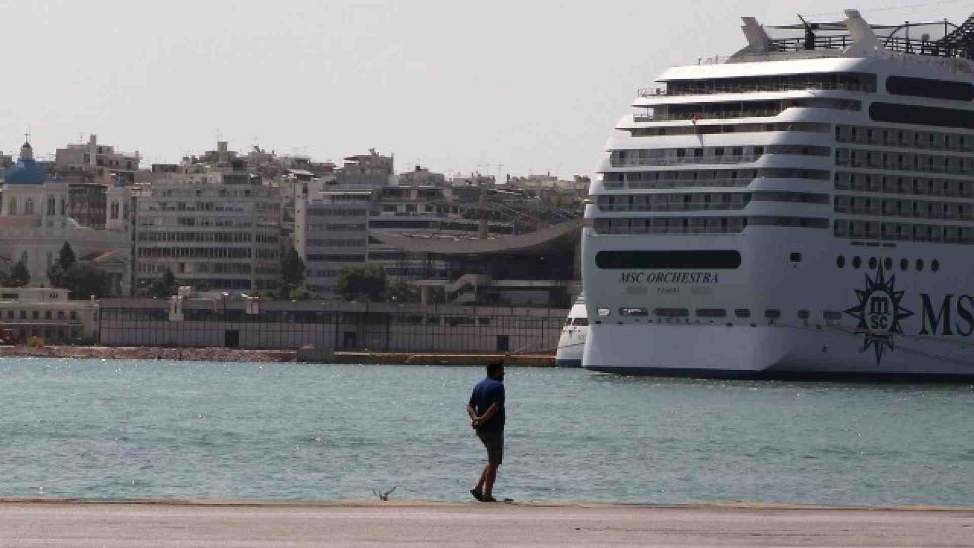 Porto del Pireo (foto LaPresse)
