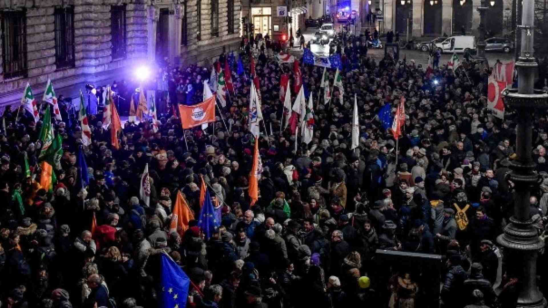 La manifestazione di Milano. Foto LaPresse