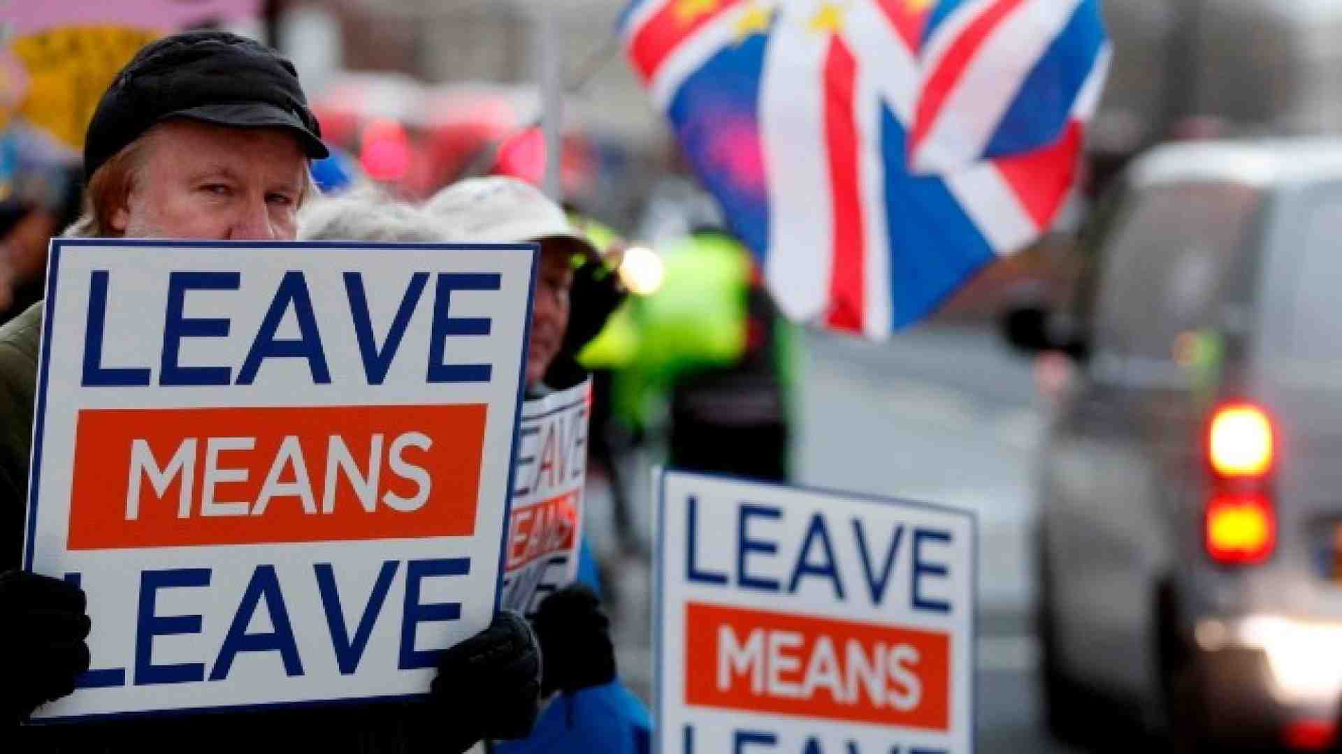 Il rebus Brexit e i rider. Di cosa parlare stasera a cena