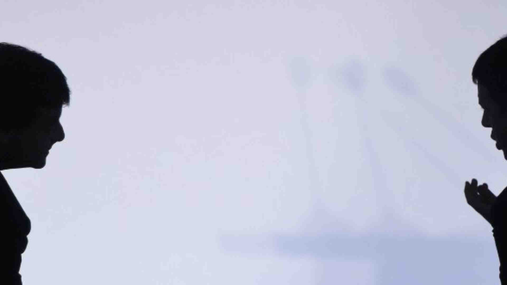 Carlo Calenda e Matteo Renzi alla presentazione del Piano Nazionale Industria 4.0 a Milano (foto LaPresse)