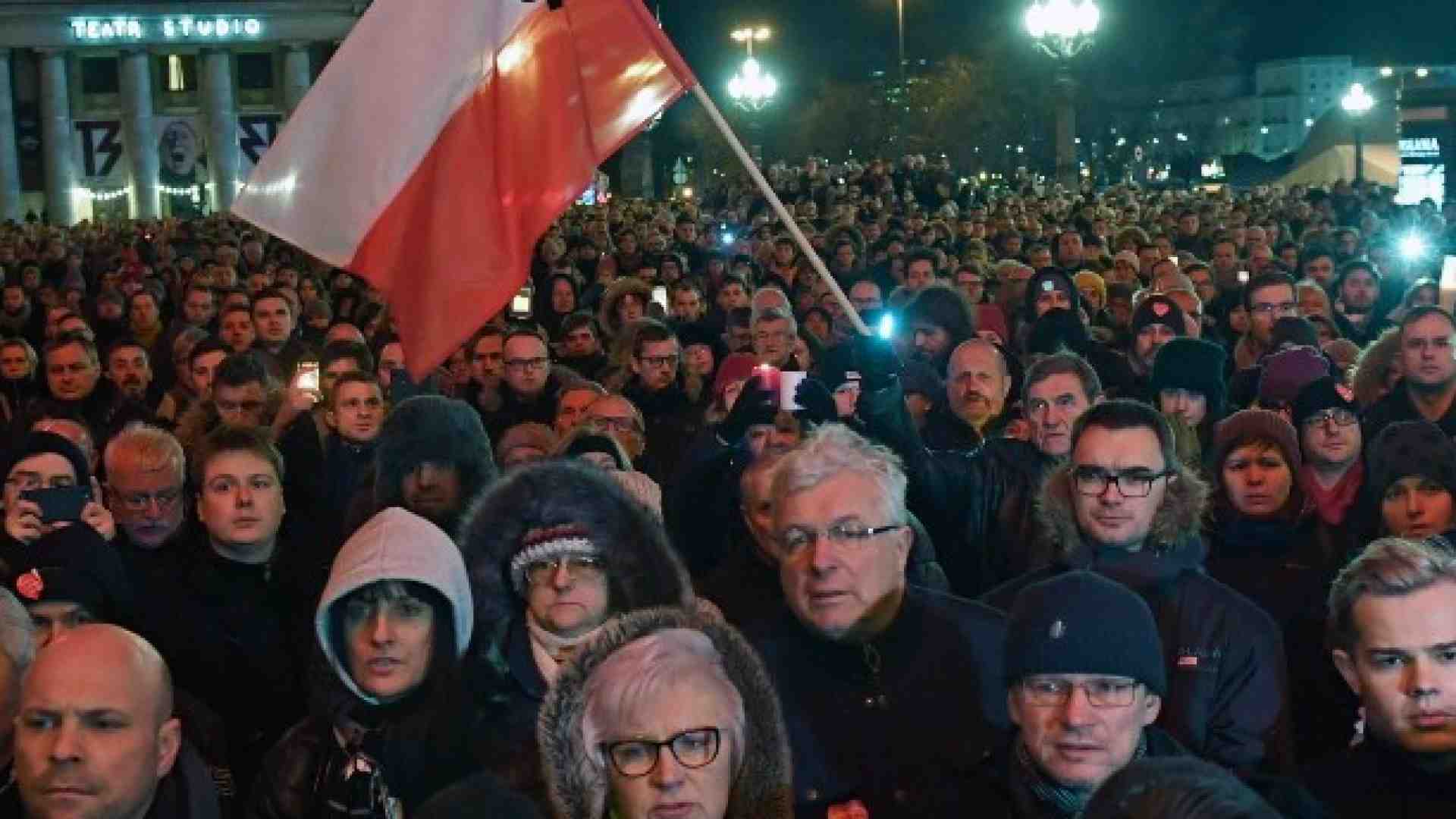 La manifestazione di Danzica in ricordo di Pawel Bogdan Adamowicz (foto LaPresse)