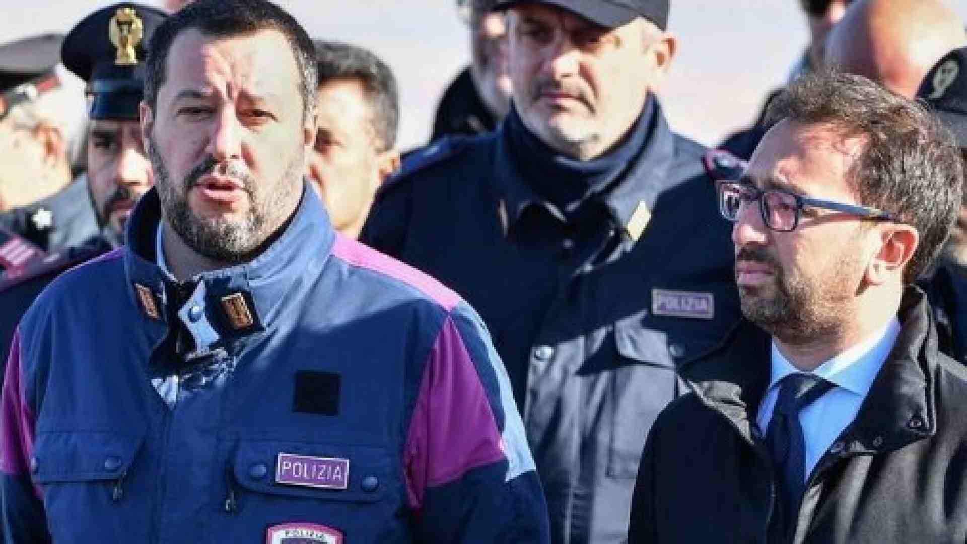 Lega e M5s fanno a gara per esibire il “trofeo Battisti”