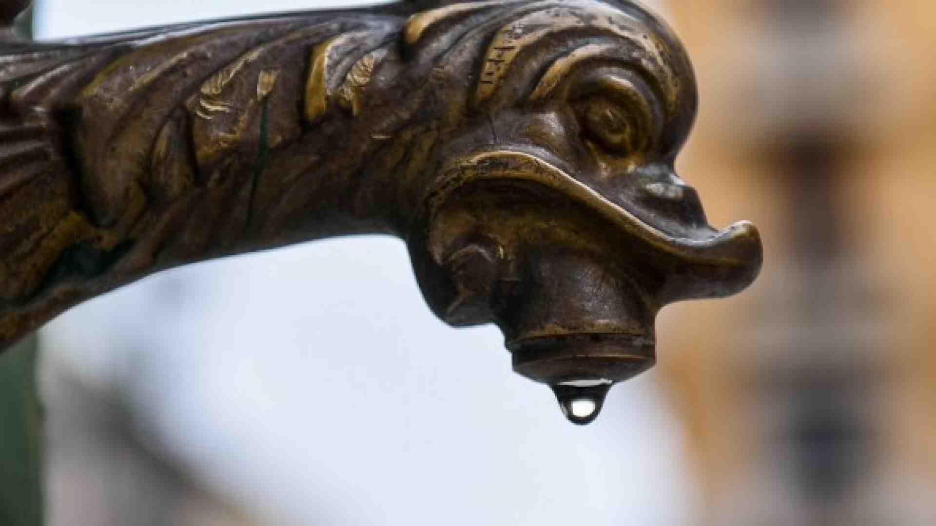 Buchi nell'acqua. Così avanza l'idrovora di stato