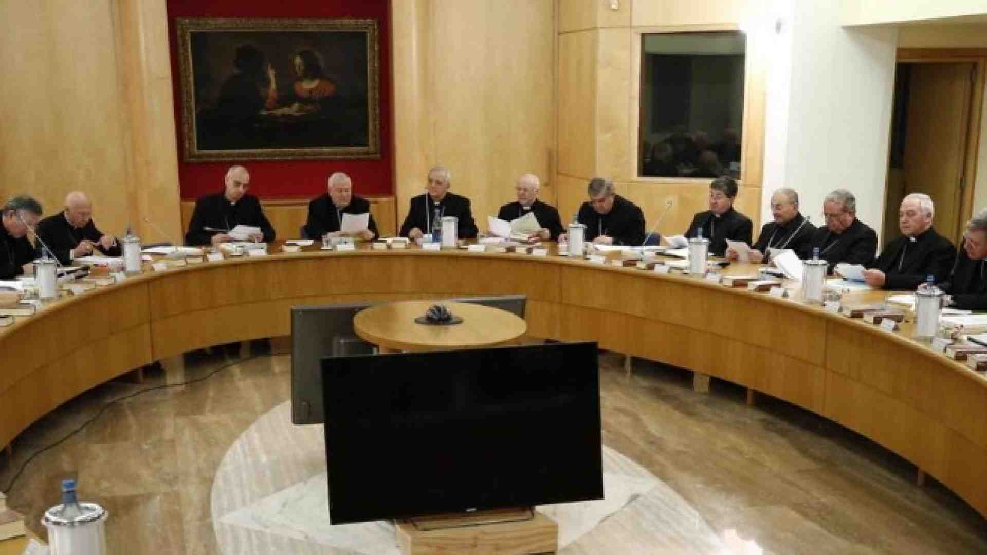 Una riunione della Cei (foto LaPresse)