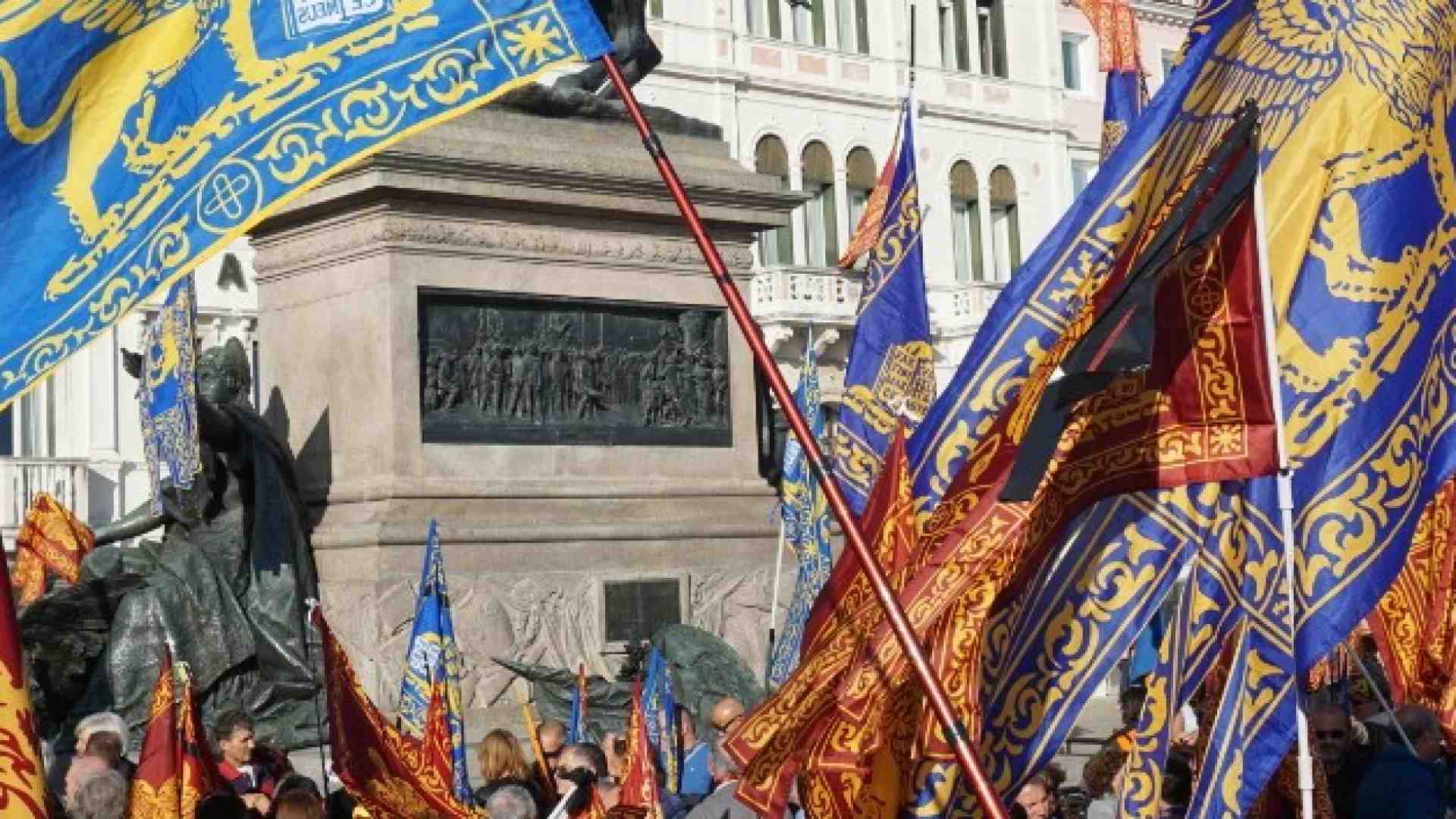 Una manifestazione degli attivisti che chiedono l'autonomia del Veneto (Foto LaPresse)
