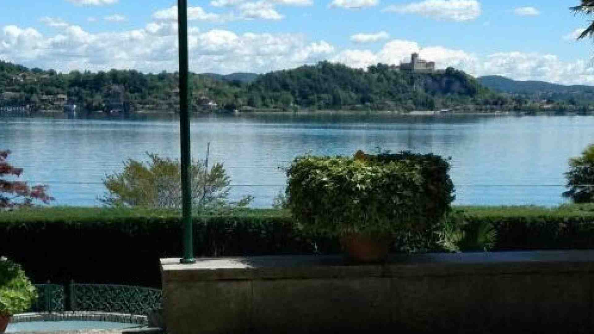 Va in vendita Casa Mondadori, con le firme dei Nobel sul camino