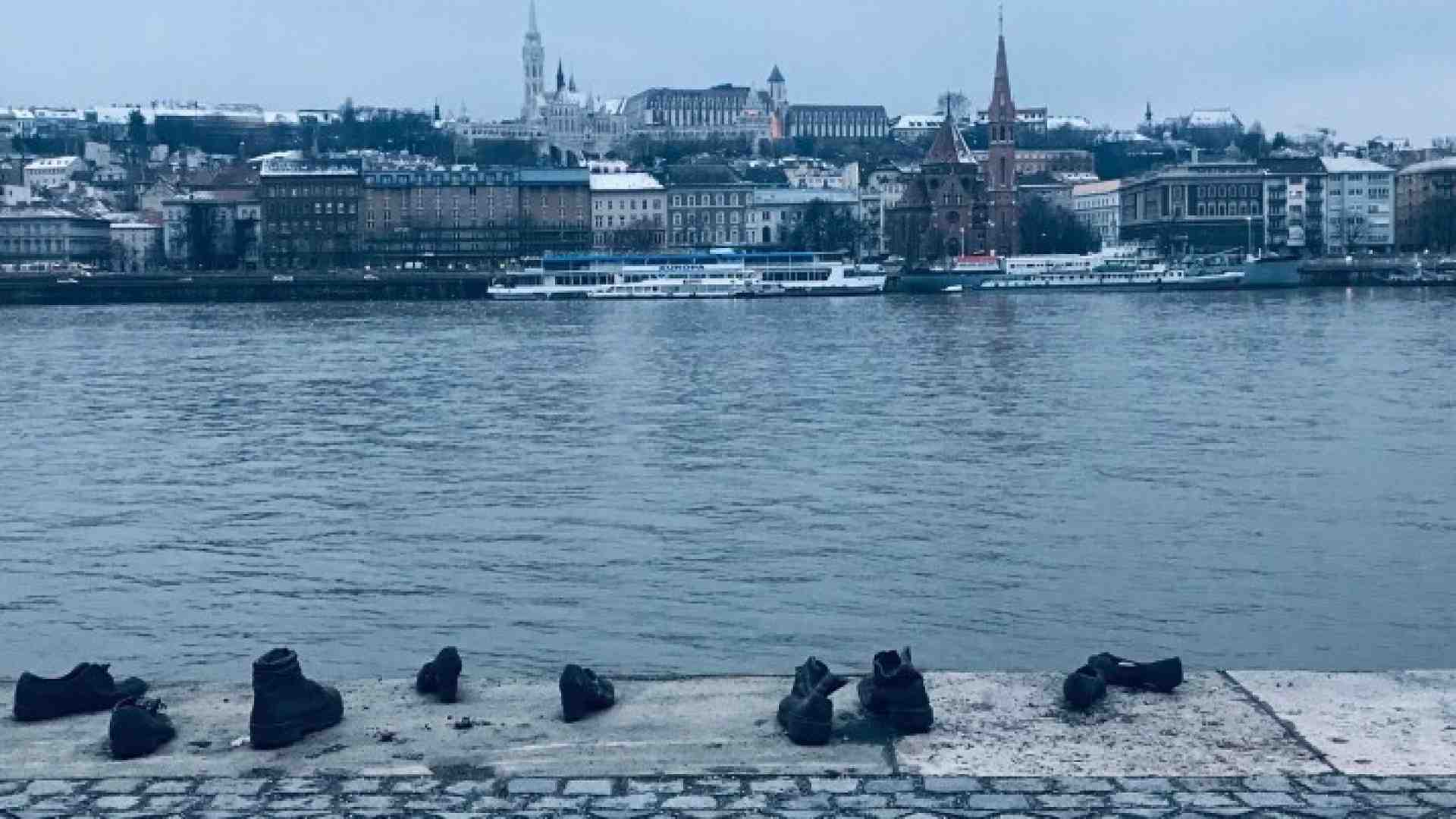 Il memoriale dell'Olocausto sulla riva del Danubio, a Budapest (foto Paola Peduzzi)