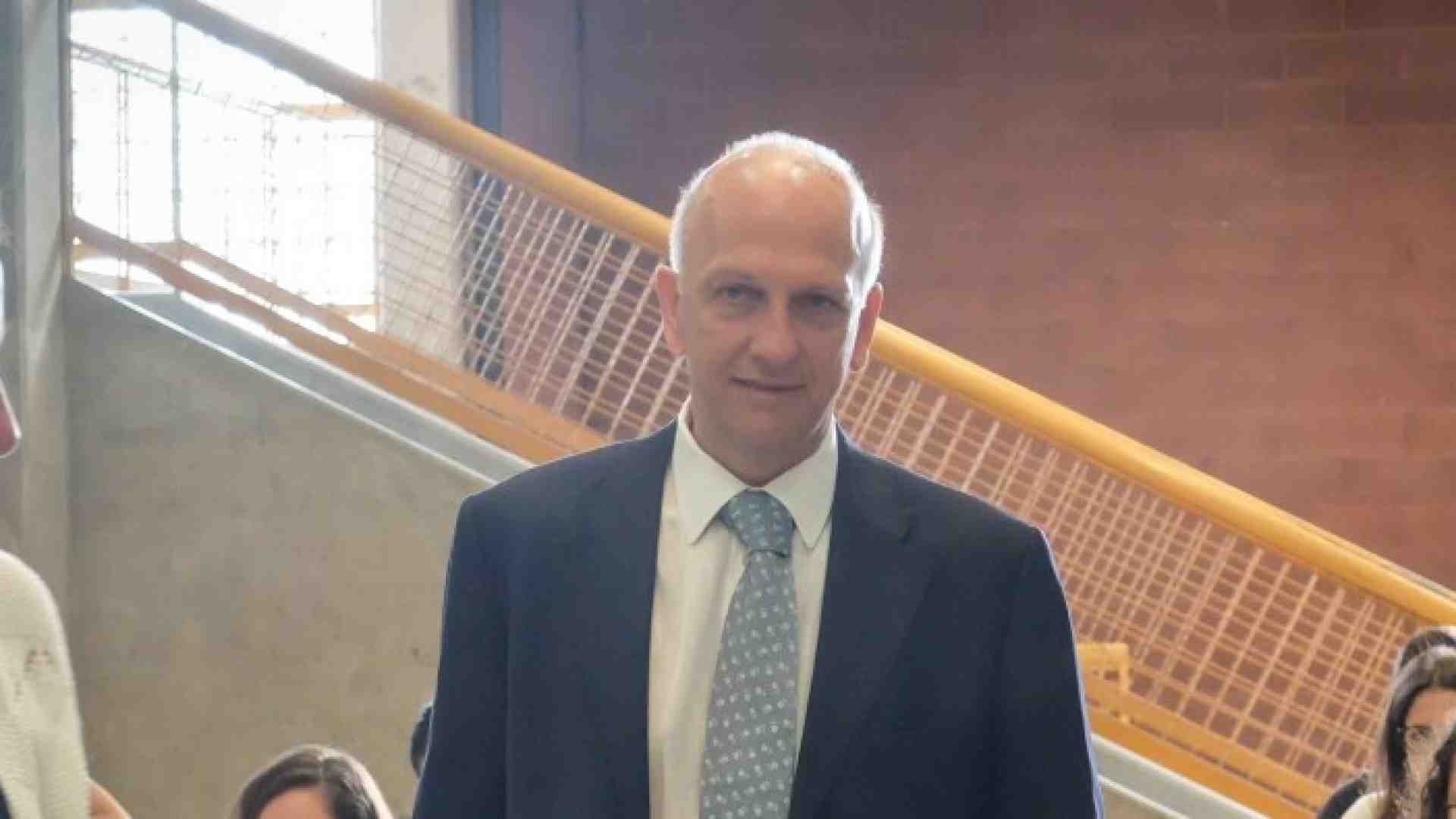 Bussetti dà una lezione al suo governo