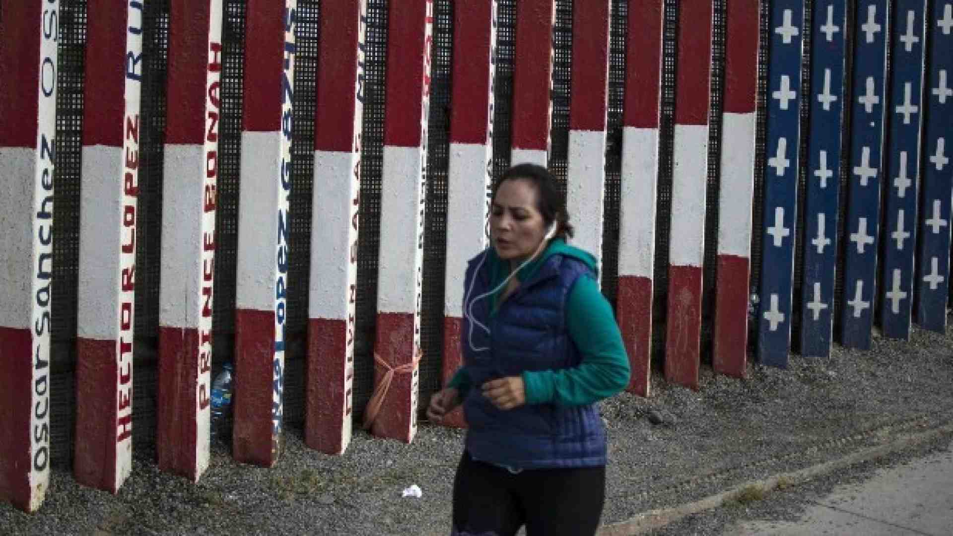 Tijuana, il confine americano con il Messico. Foto LaPresse