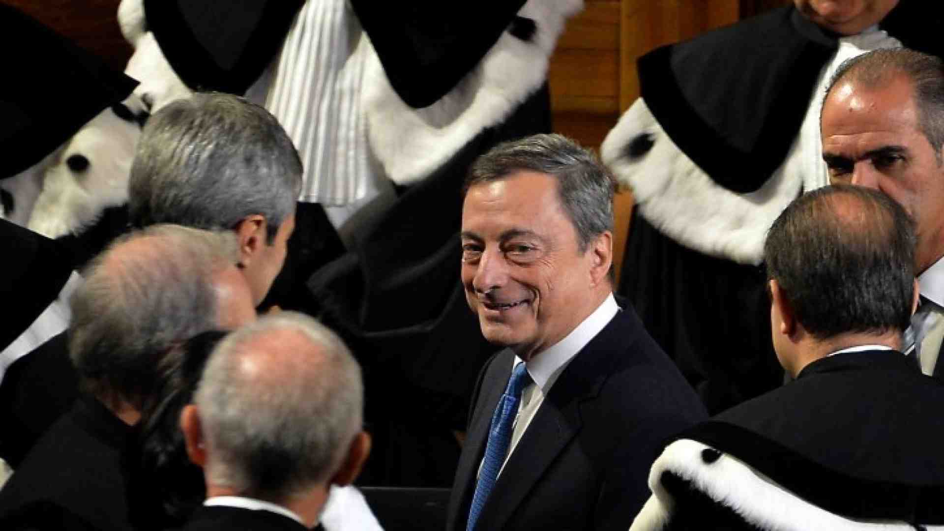 Draghi temporeggia sui prestiti alle banche, ma le Borse reagiscono bene