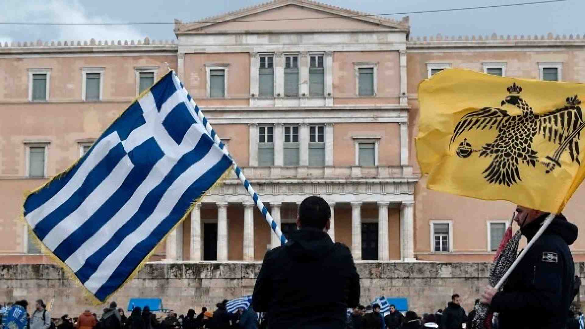 Tsipras vince la battaglia sulla Macedonia, ora deve riprendersi il suo partito