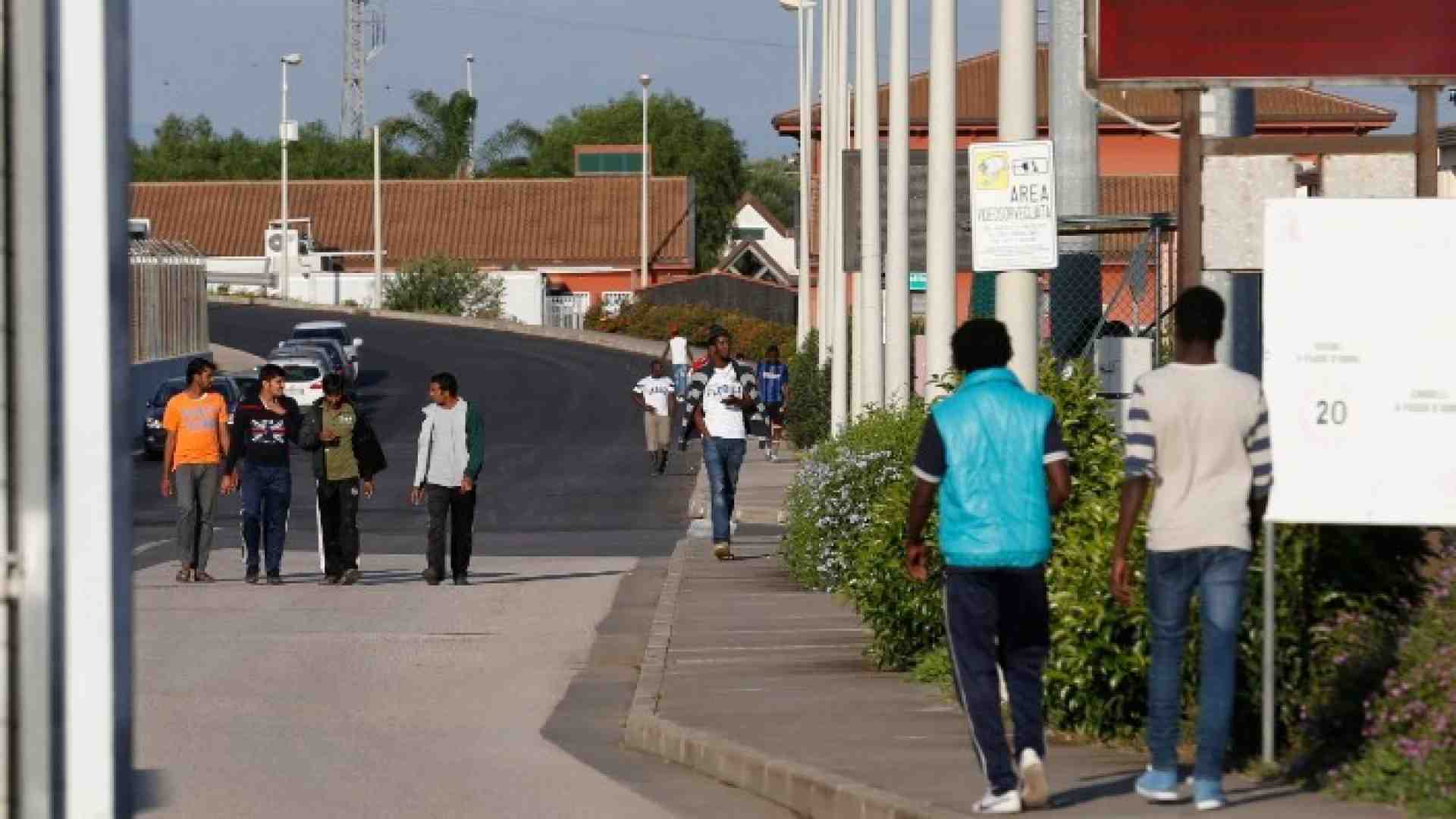 Il problema non è chiudere i Cara, ma trovare alternative