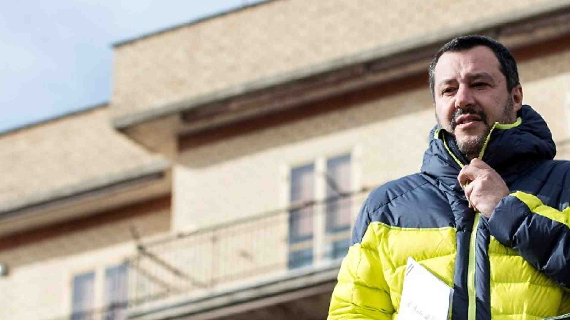 Le contestazioni a Salvini e la Brexit che inizia a far paura. Di cosa parlare stasera a cena