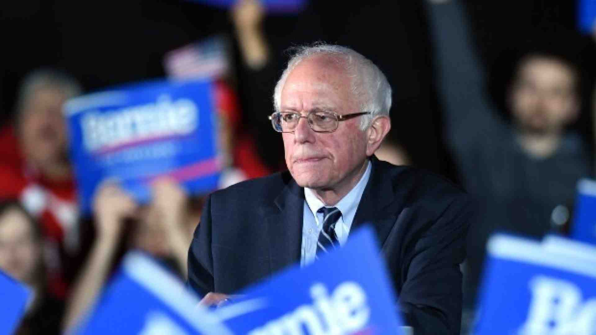 Il candidato alle primarie del Partito democratico, Bernie Sanders, durante un comizio (Foto LaPresse)