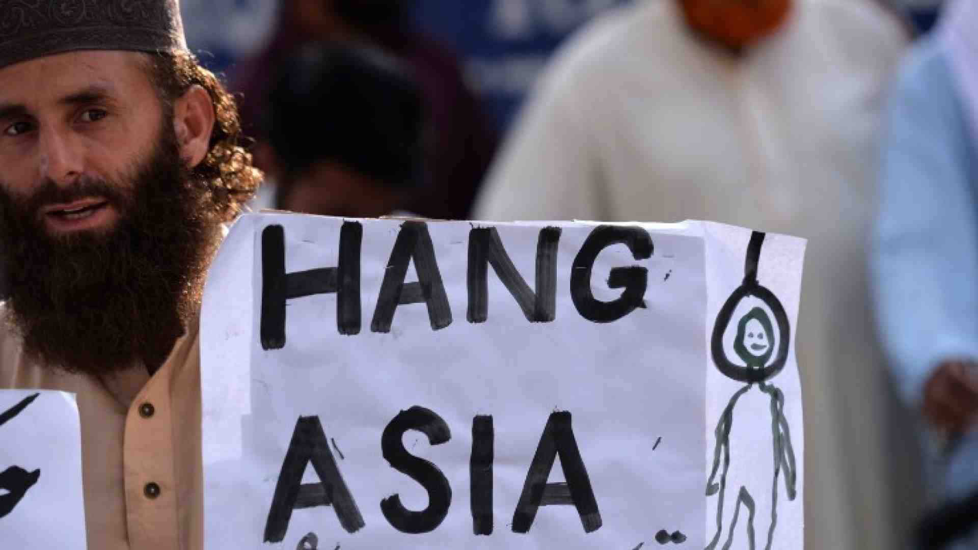 Rawalpindi il 12 ottobre 2018. Sostenitori di Tehreek-e-Labaik Pakistan (TLP), un partito politico religioso, chiedendo di impiccare Asia Bibi (foto LaPresse)