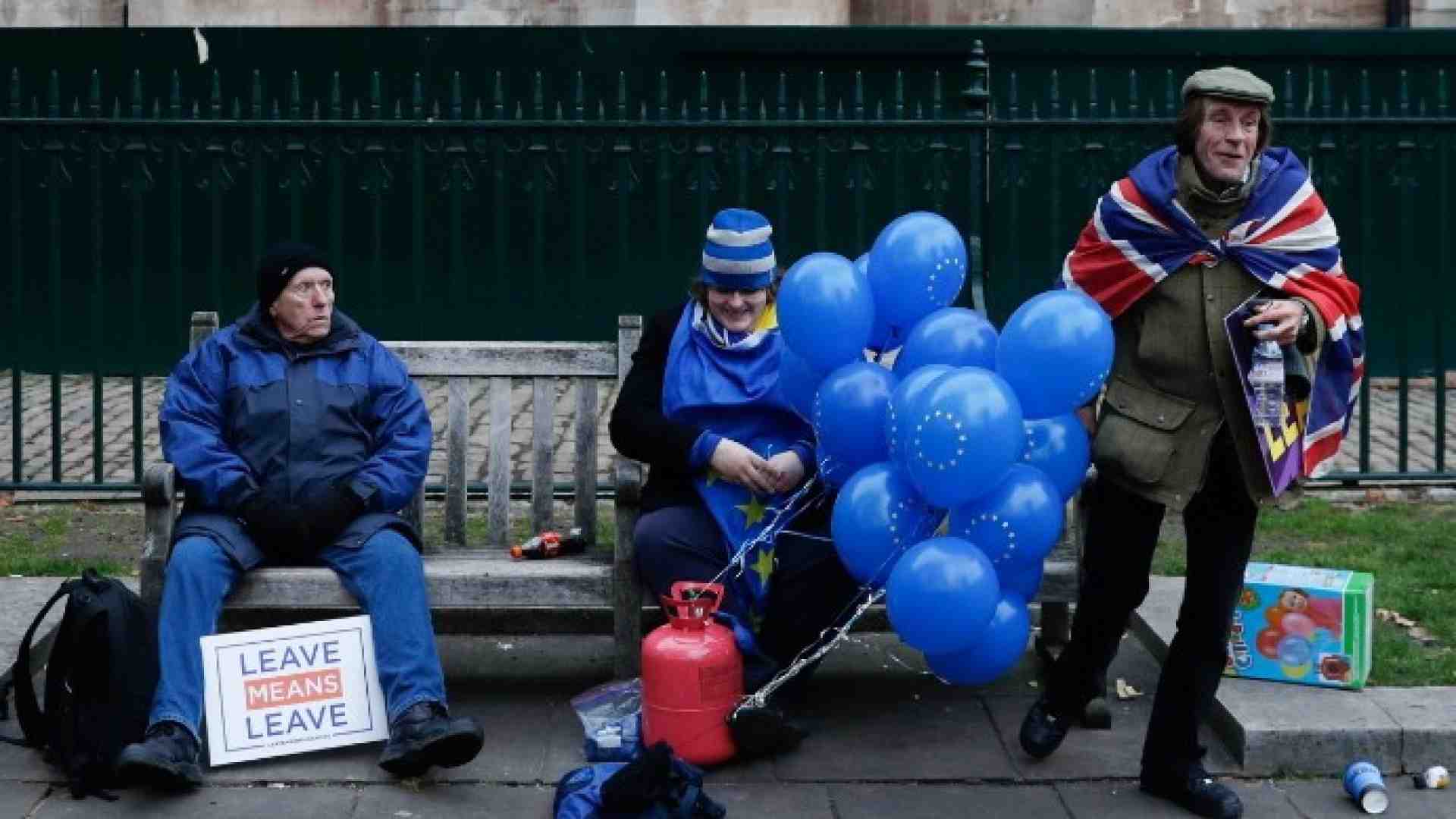 La Brexit che non finirà mai e i dolori di Salvini. Di cosa parlare stasera a cena