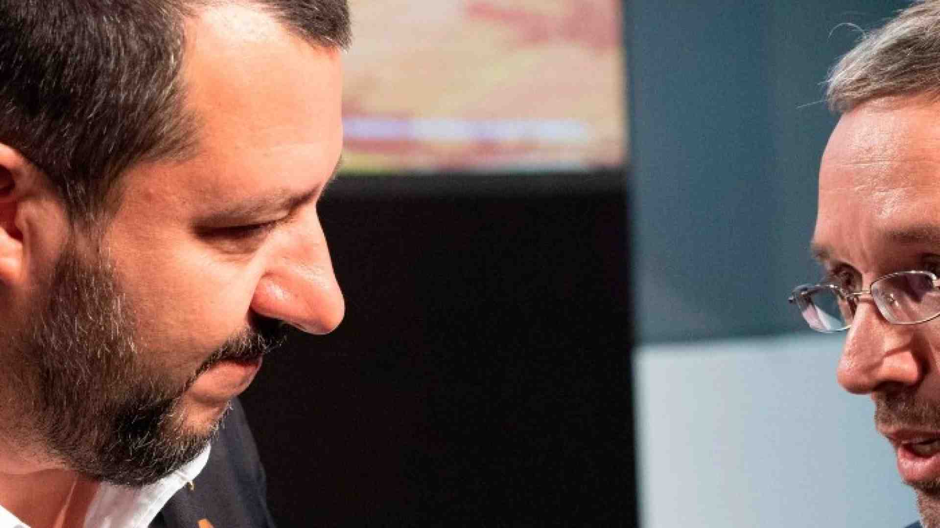 Il ministro dell'Interno austriaco che predica la superiorità della politica sulle leggi