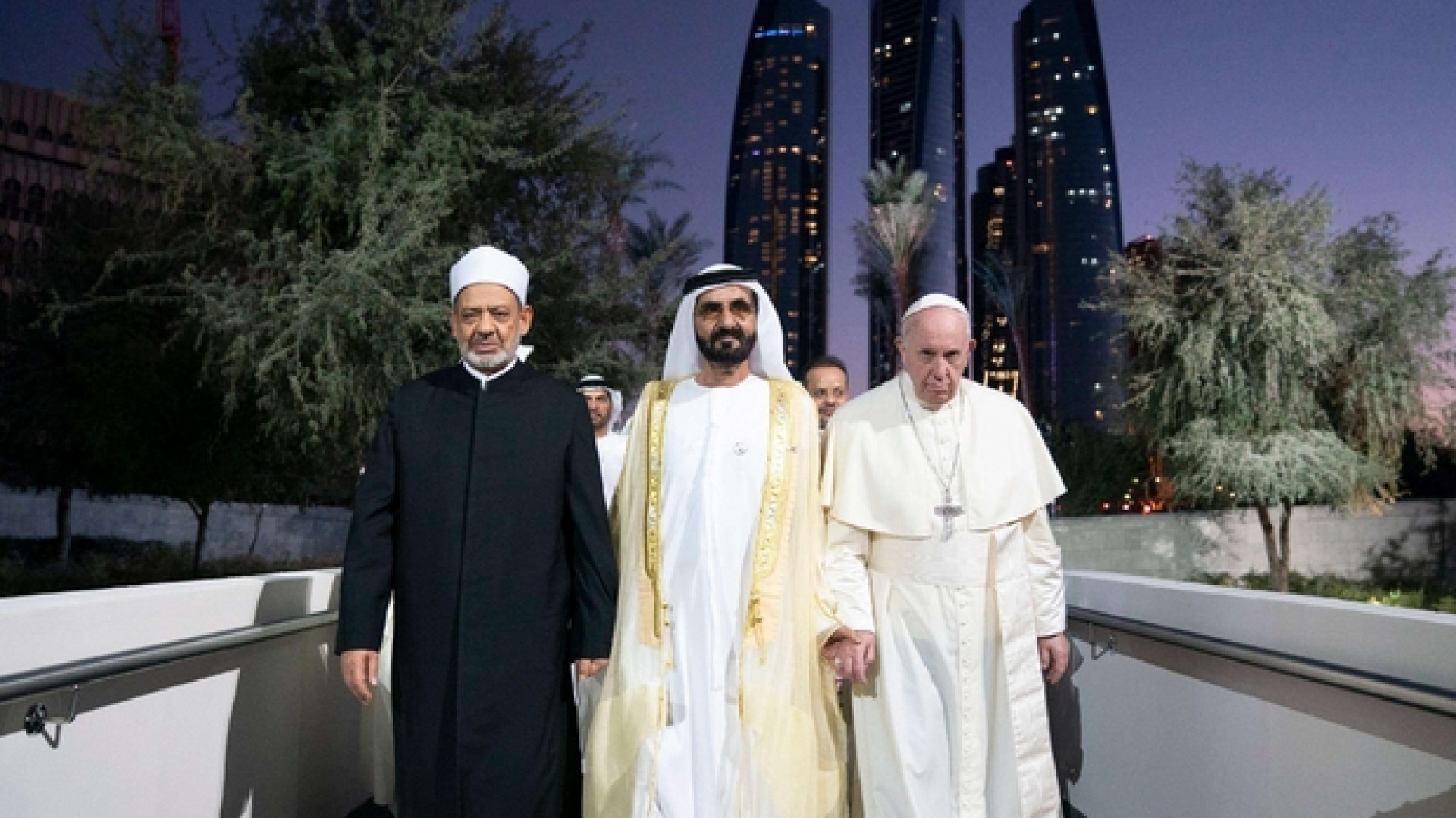 Il Papa: le religioni siano sentinelle di fraternità nel buio dei conflitti