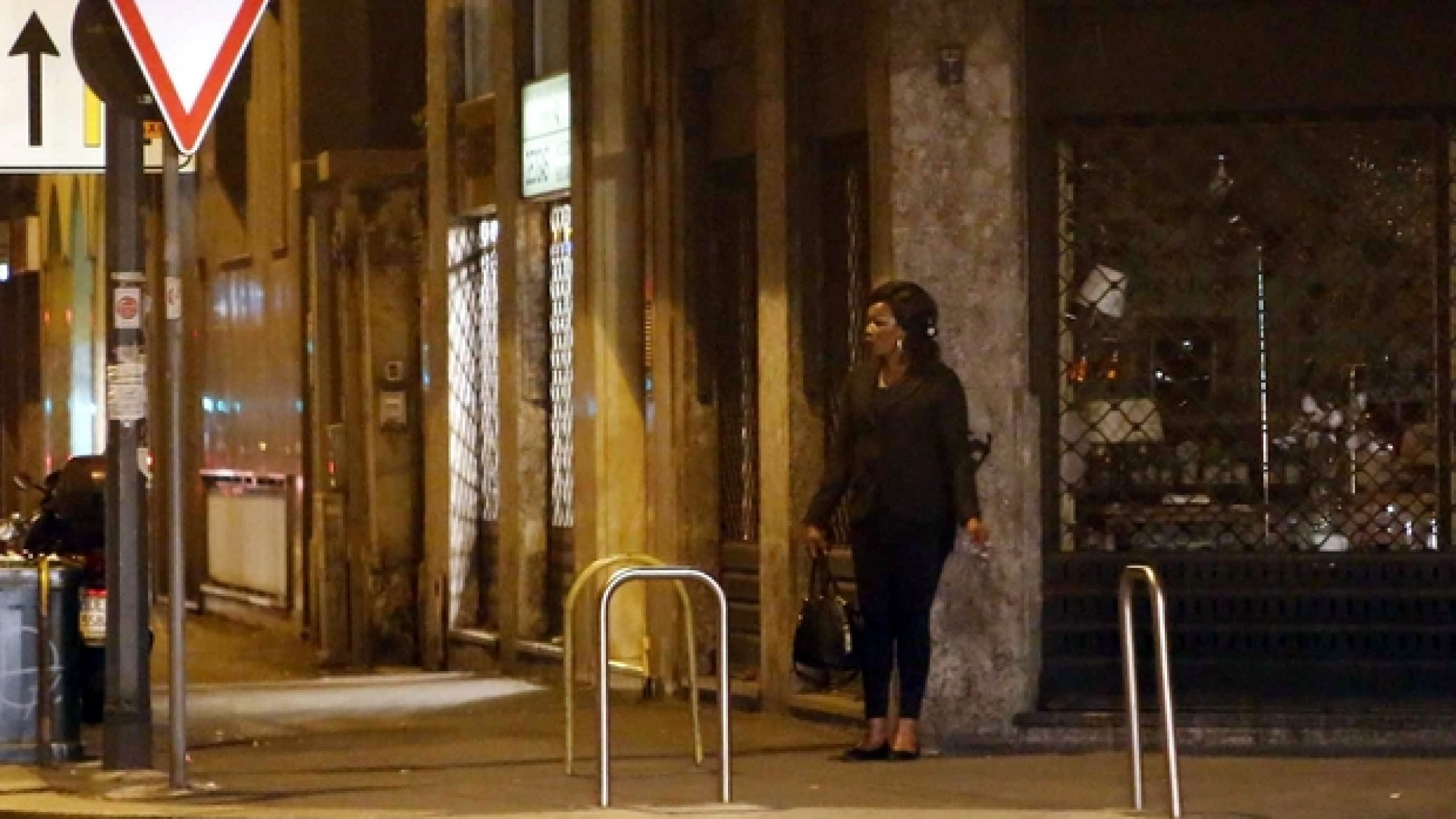 Vite in vendita sulla via Emilia. «Signore, toglici dalla strada»