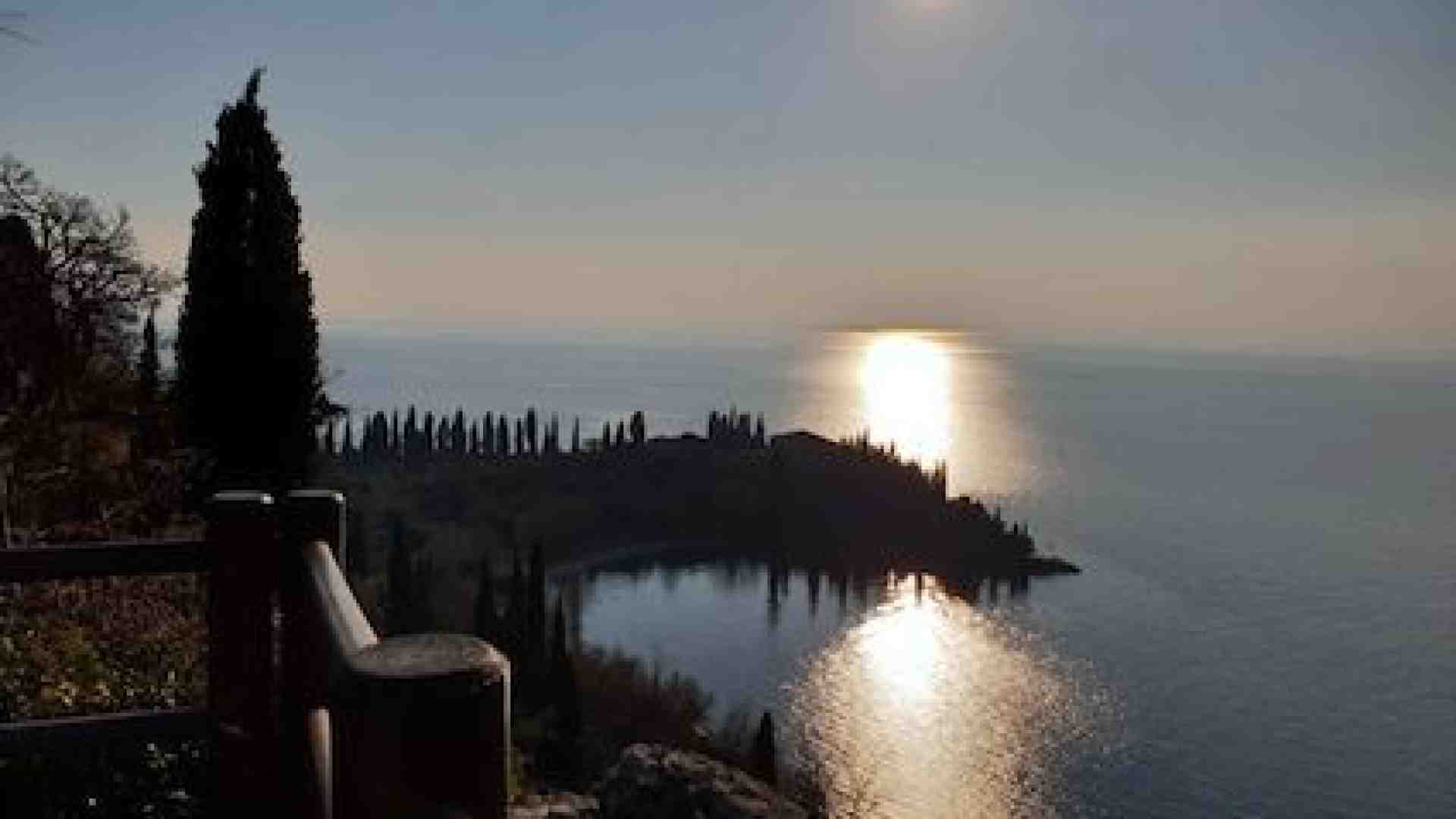 Sopra Punta San Vigilio la preistoria incontra la natura