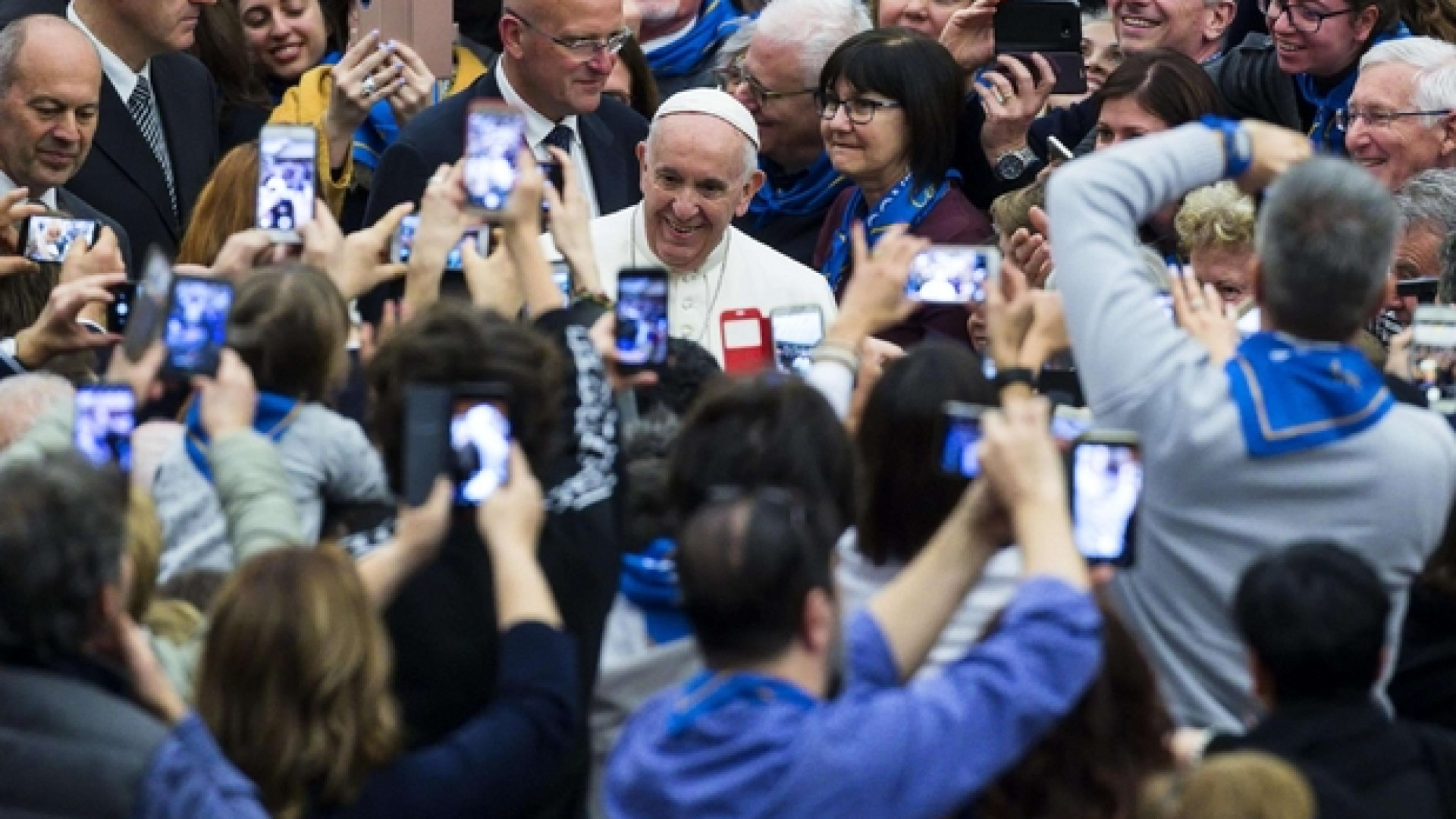 Papa: un’economia ispirata al Vangelo vince solitudine e disperazione