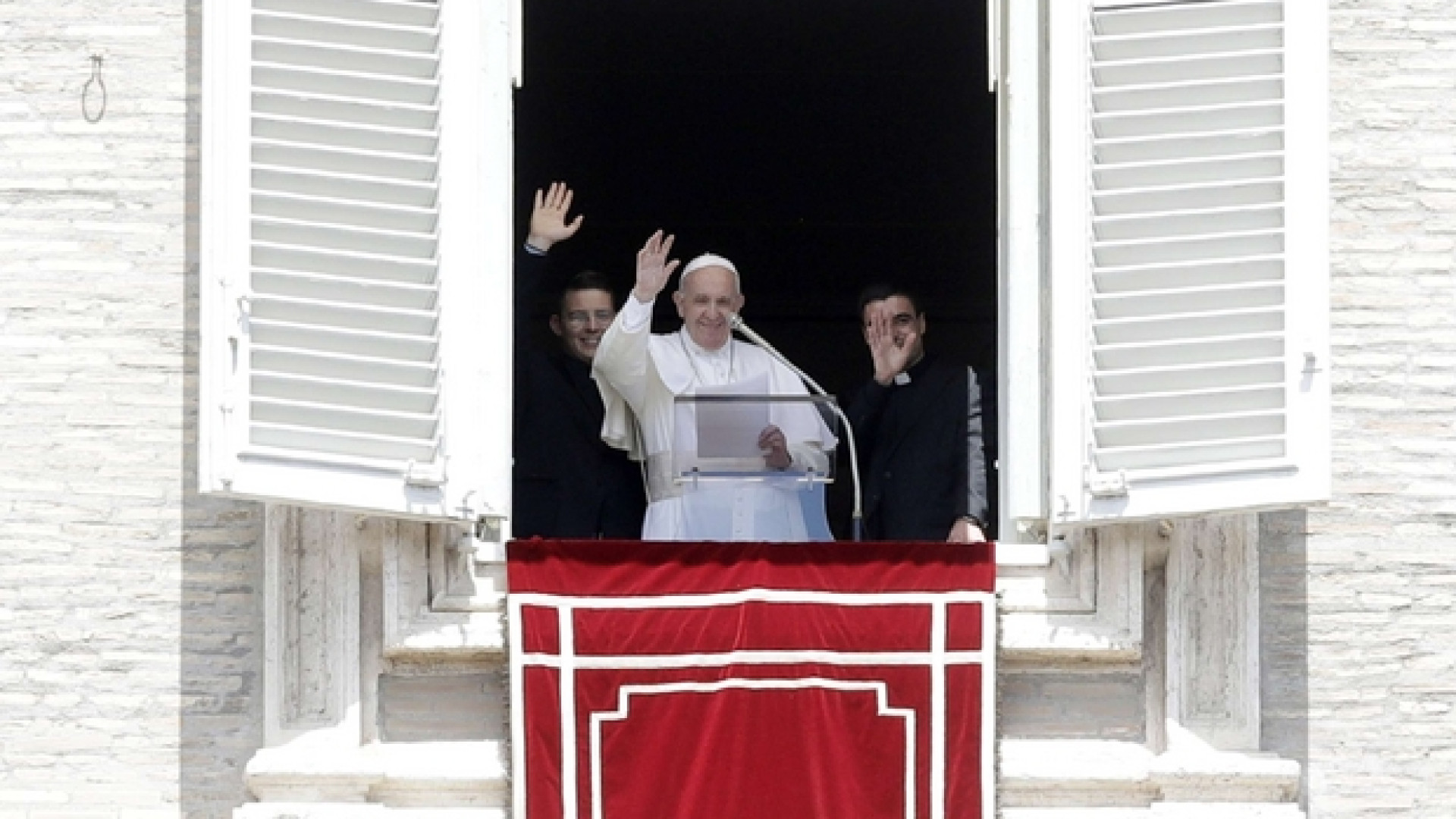 Il Papa ricorda tutte le mamme, custodi del valore della famiglia