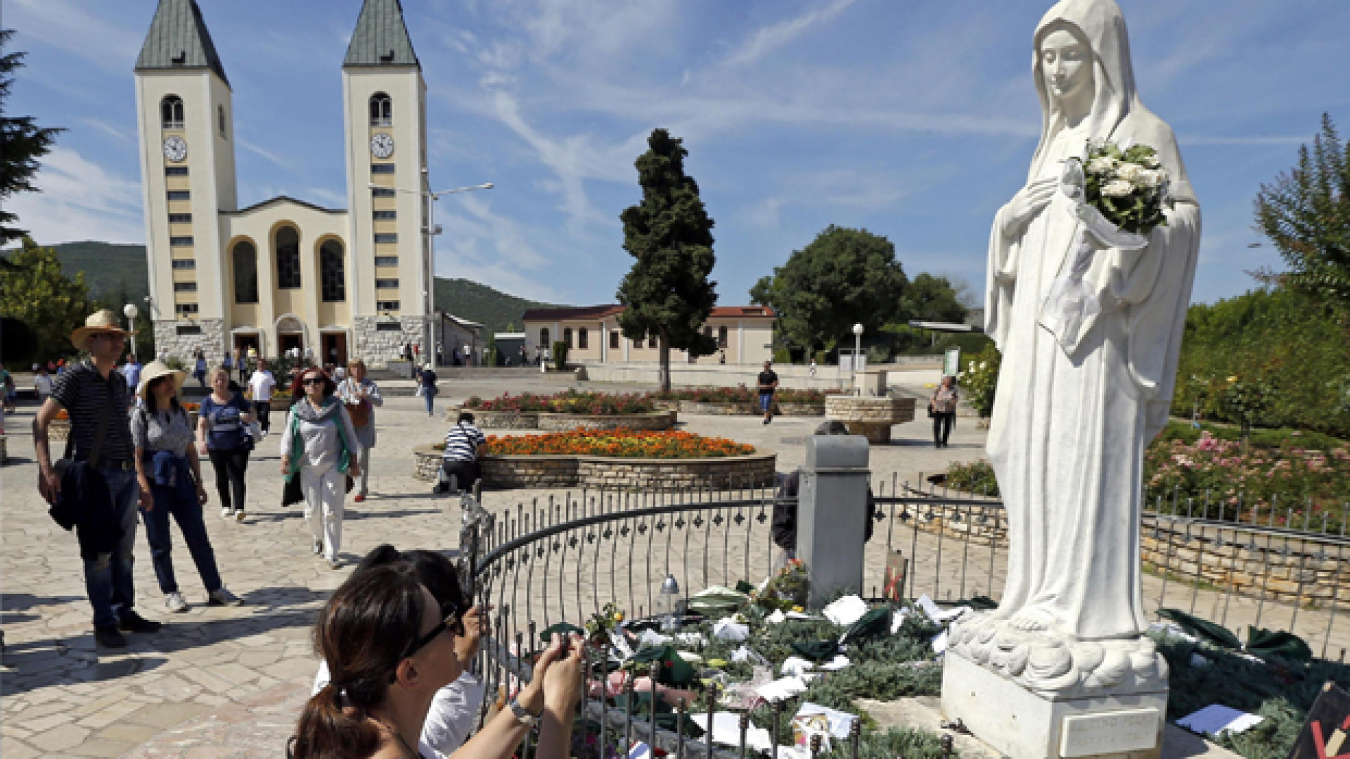 Il Papa autorizza i pellegrinaggi a Medjugorje