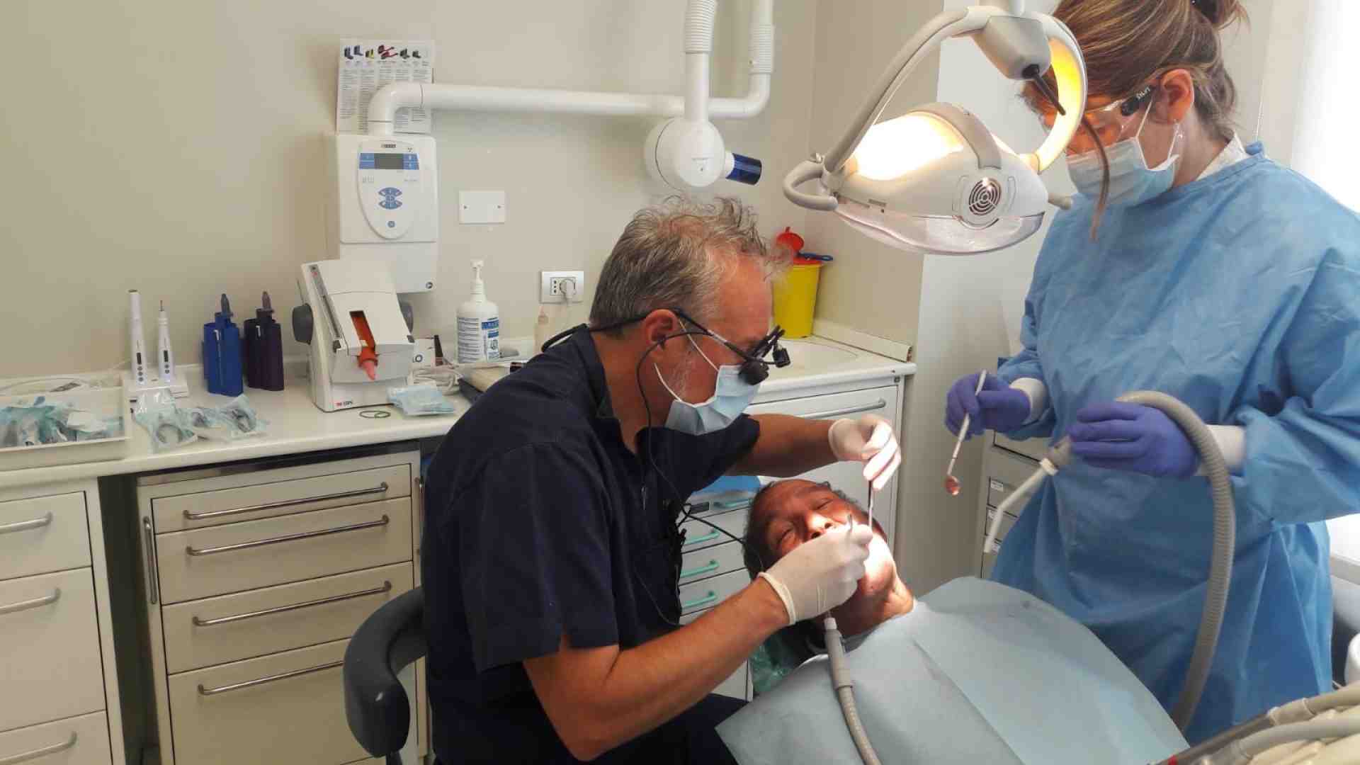 Dentisti veronesi volontari per i più poveri