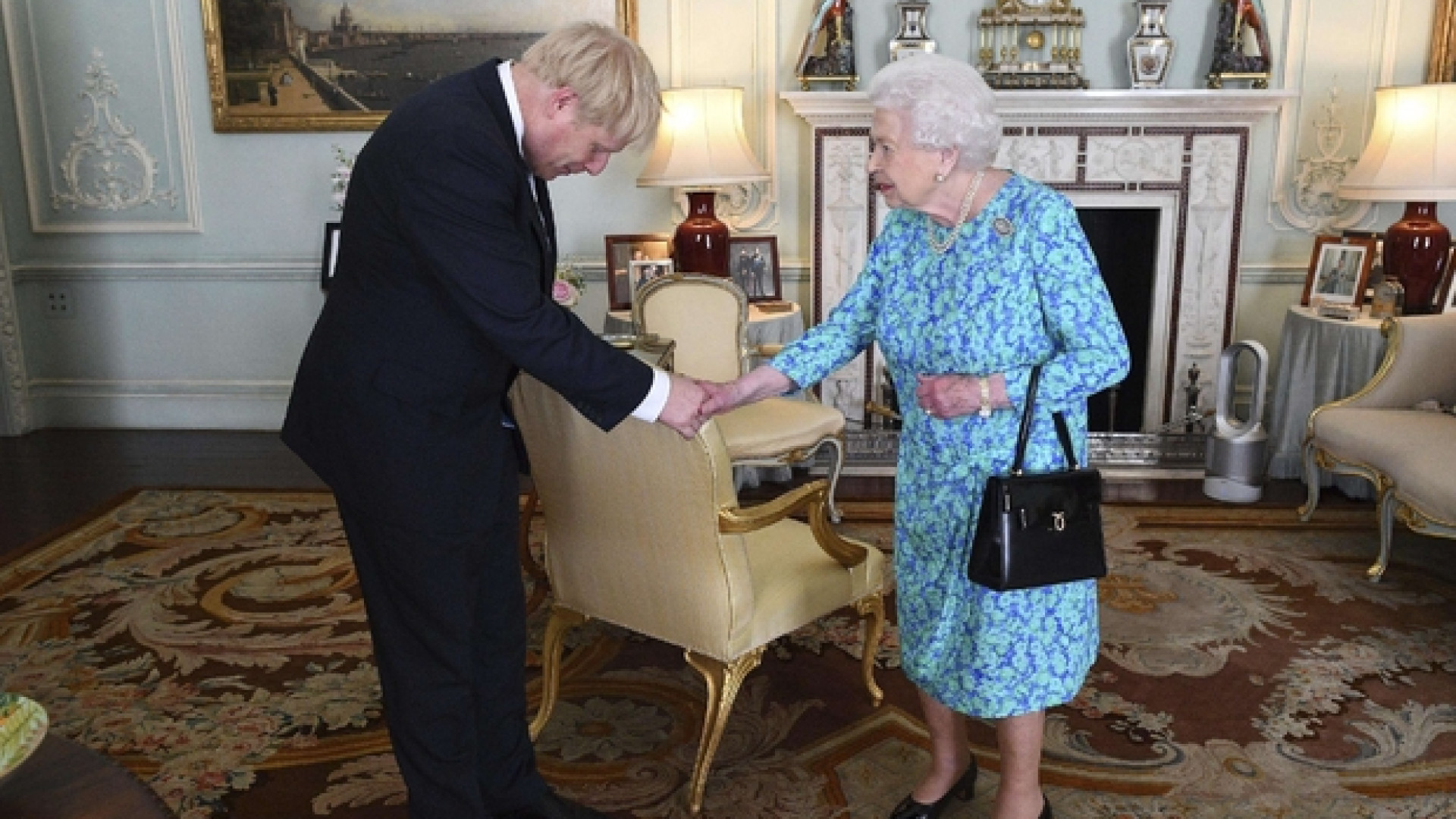 E' scontro tra il neopremier Johnson e il diplomatico Barnier sul backstop