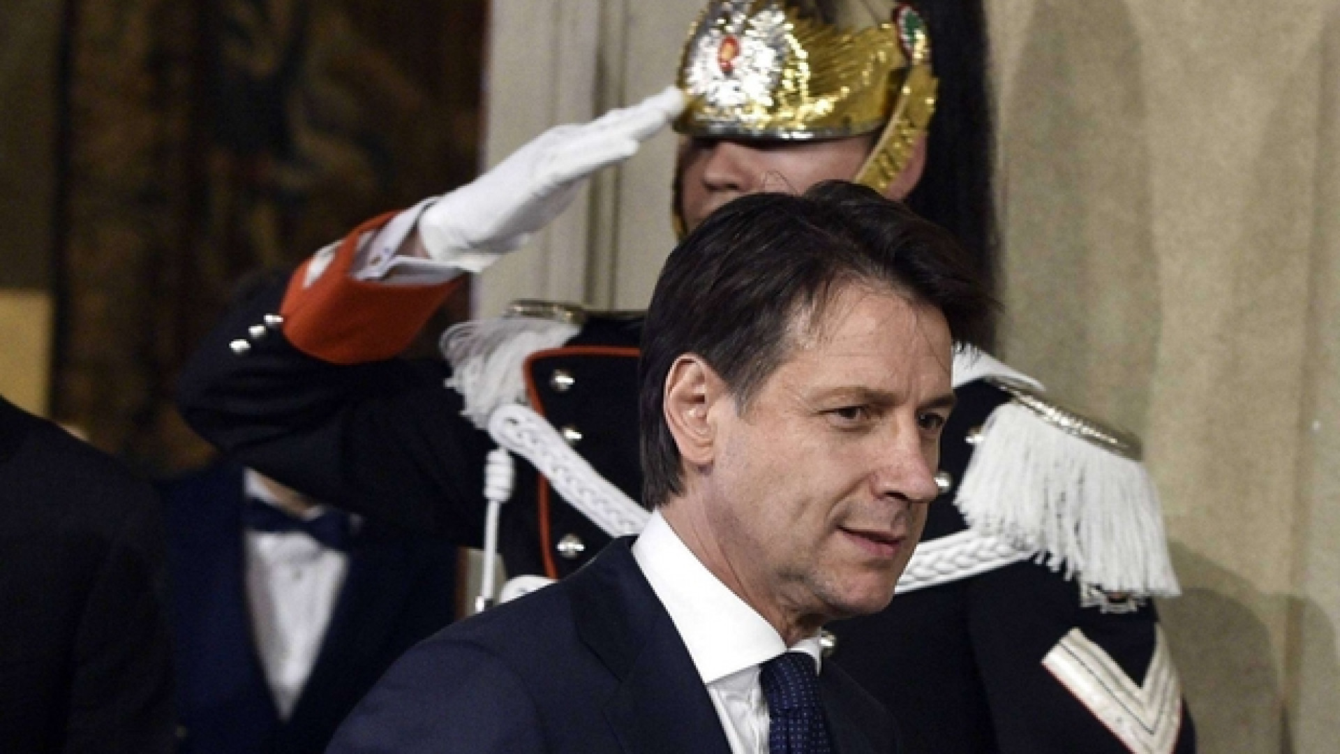 Conte sale al Quirinale e si dimette. In Senato a Salvini: traditi gli impegni