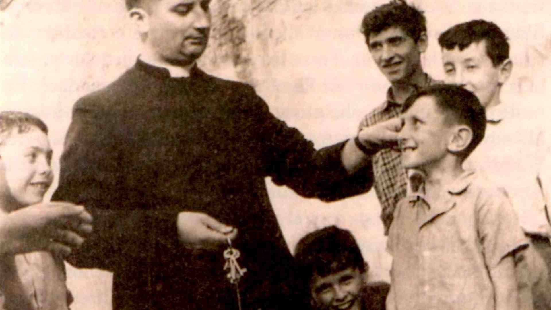 Un piccolo museo ricorda la lunga vita di don Walter