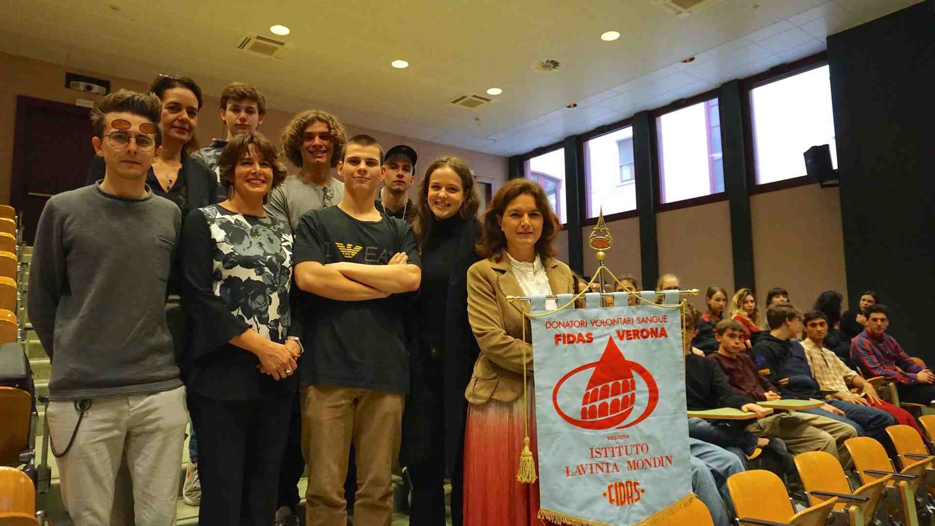 Studenti che diventano donatori di sangue